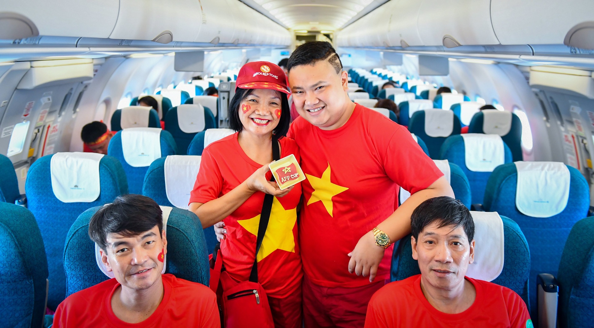 hanh trinh sang Philippines co vu doi tuyen Viet Nam cua gan 300 co dong vien sai gon anh 2