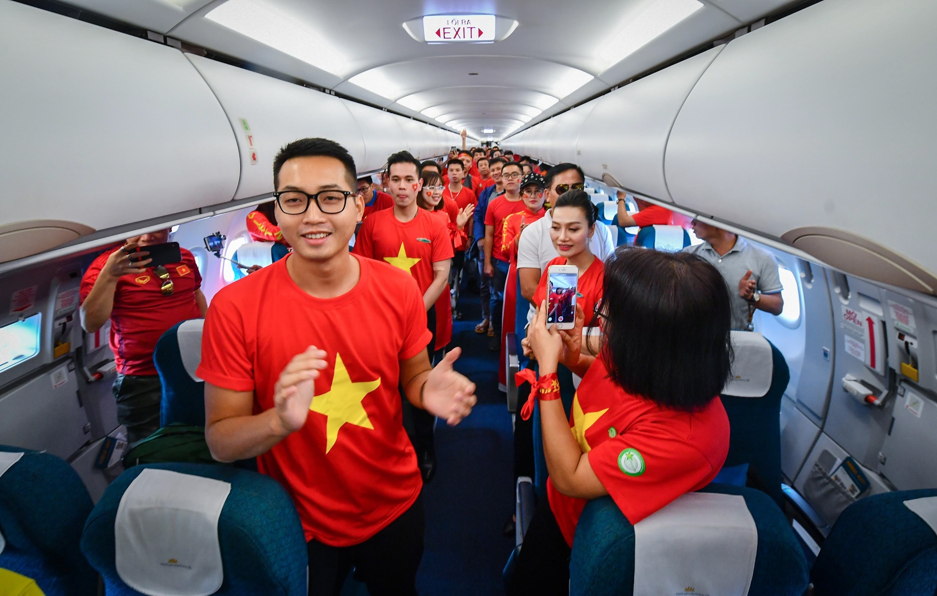 hanh trinh sang Philippines co vu doi tuyen Viet Nam cua gan 300 co dong vien sai gon anh 4