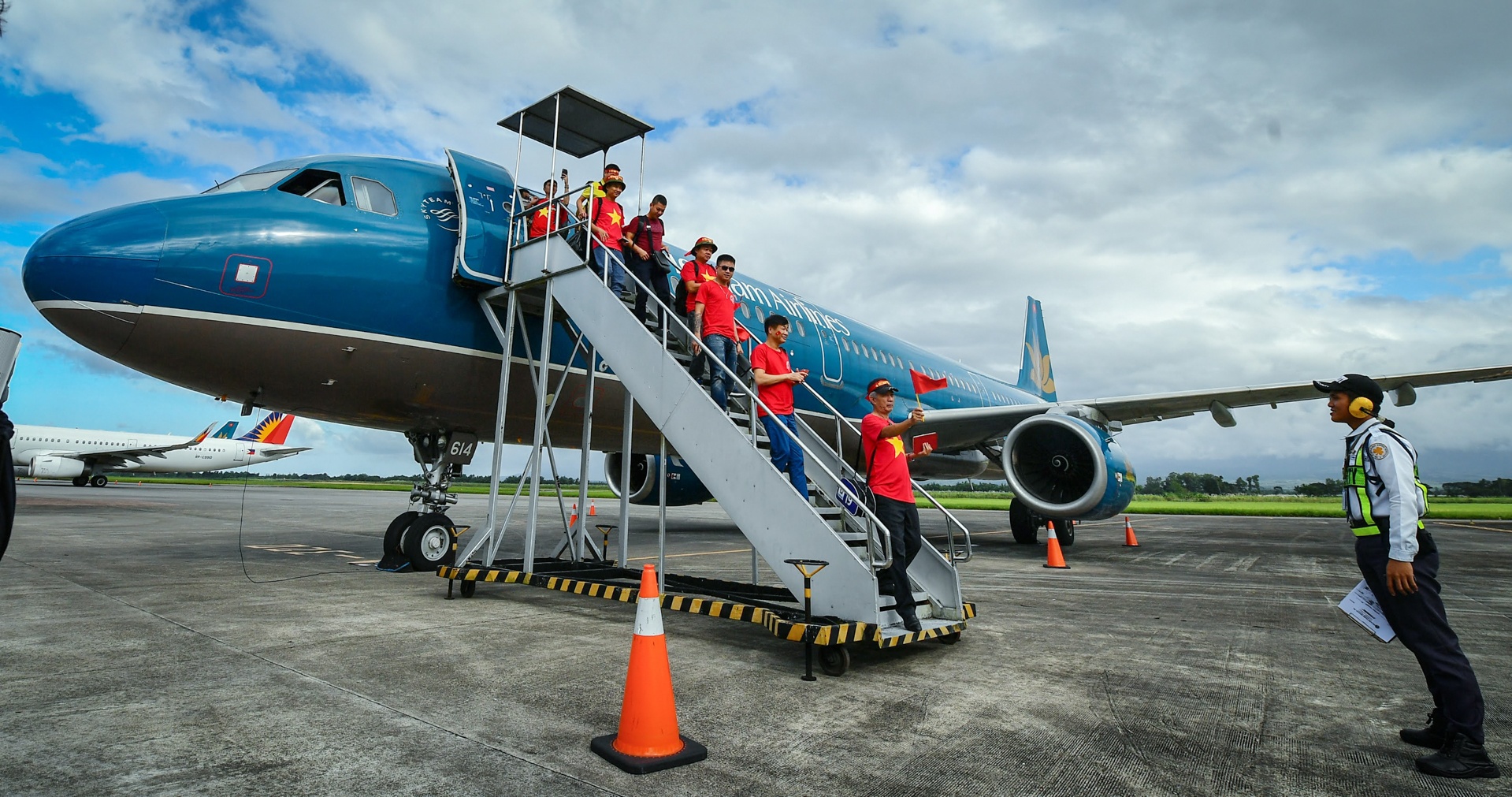 hanh trinh sang Philippines co vu doi tuyen Viet Nam cua gan 300 co dong vien sai gon anh 5