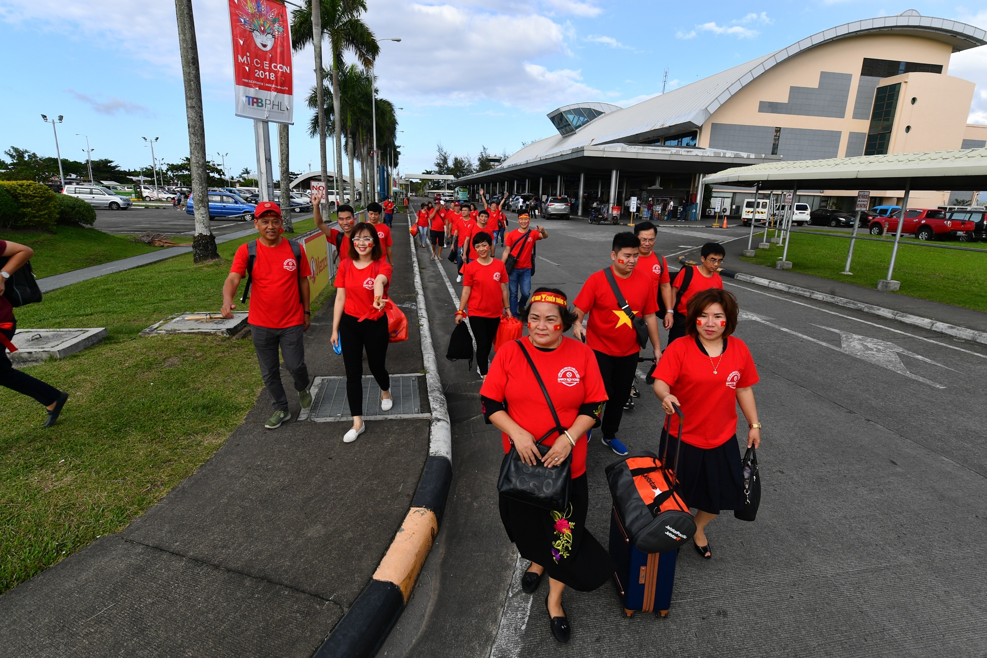 hanh trinh sang Philippines co vu doi tuyen Viet Nam cua gan 300 co dong vien sai gon anh 9