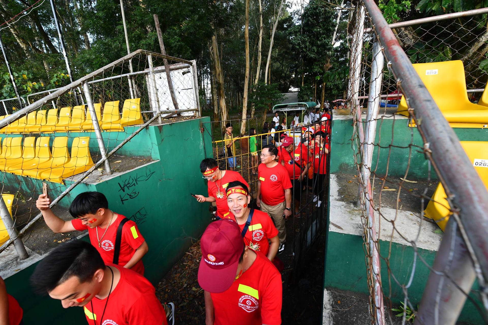 hanh trinh sang Philippines co vu doi tuyen Viet Nam cua gan 300 co dong vien sai gon anh 11