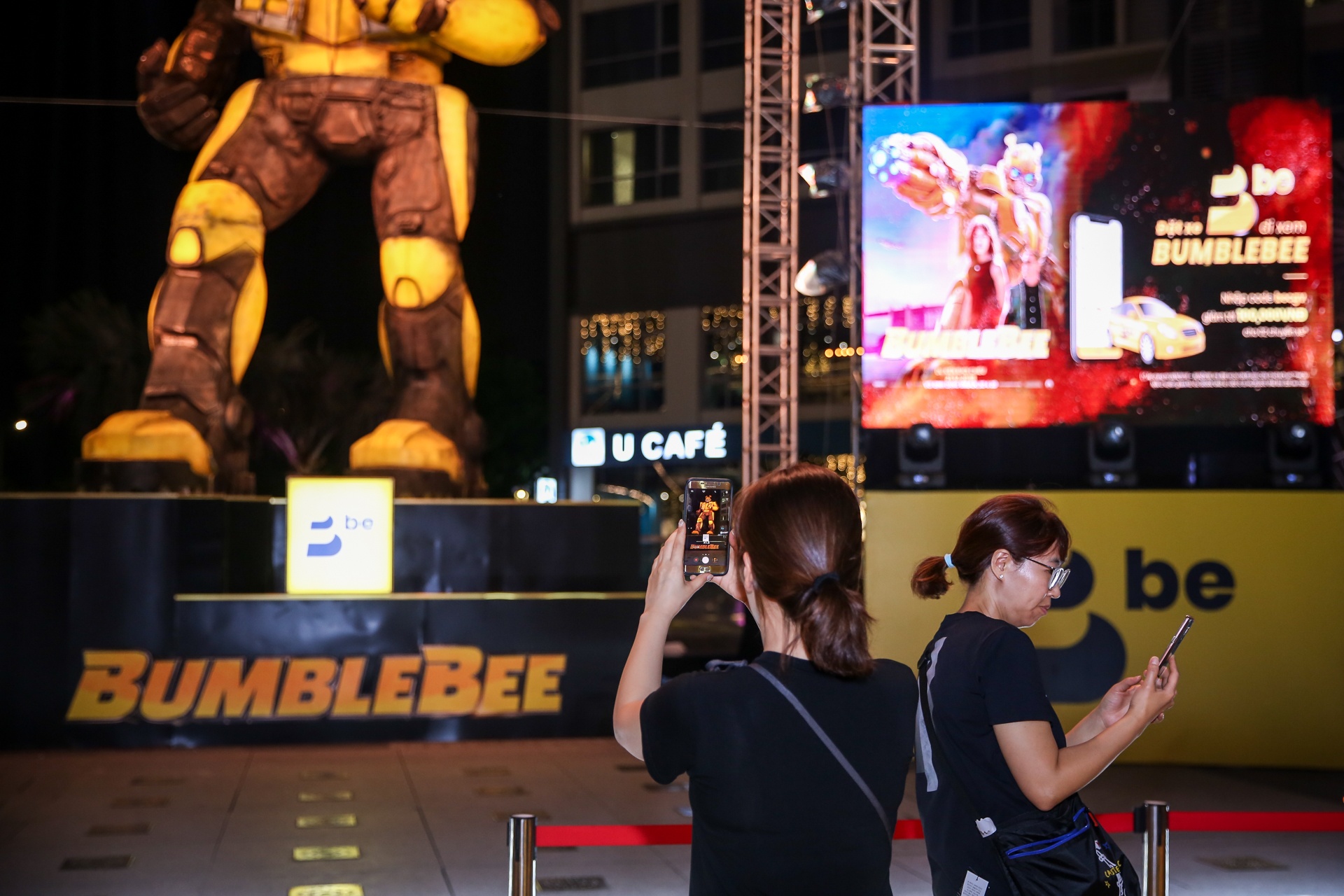 Bumblebee ,  ung dung be anh 10