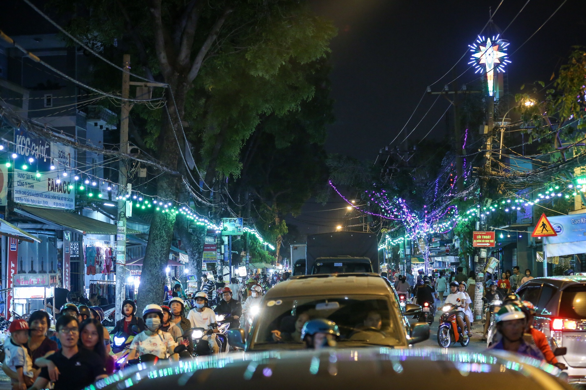 Nguoi dan Sai Gon di choi Noel anh 2