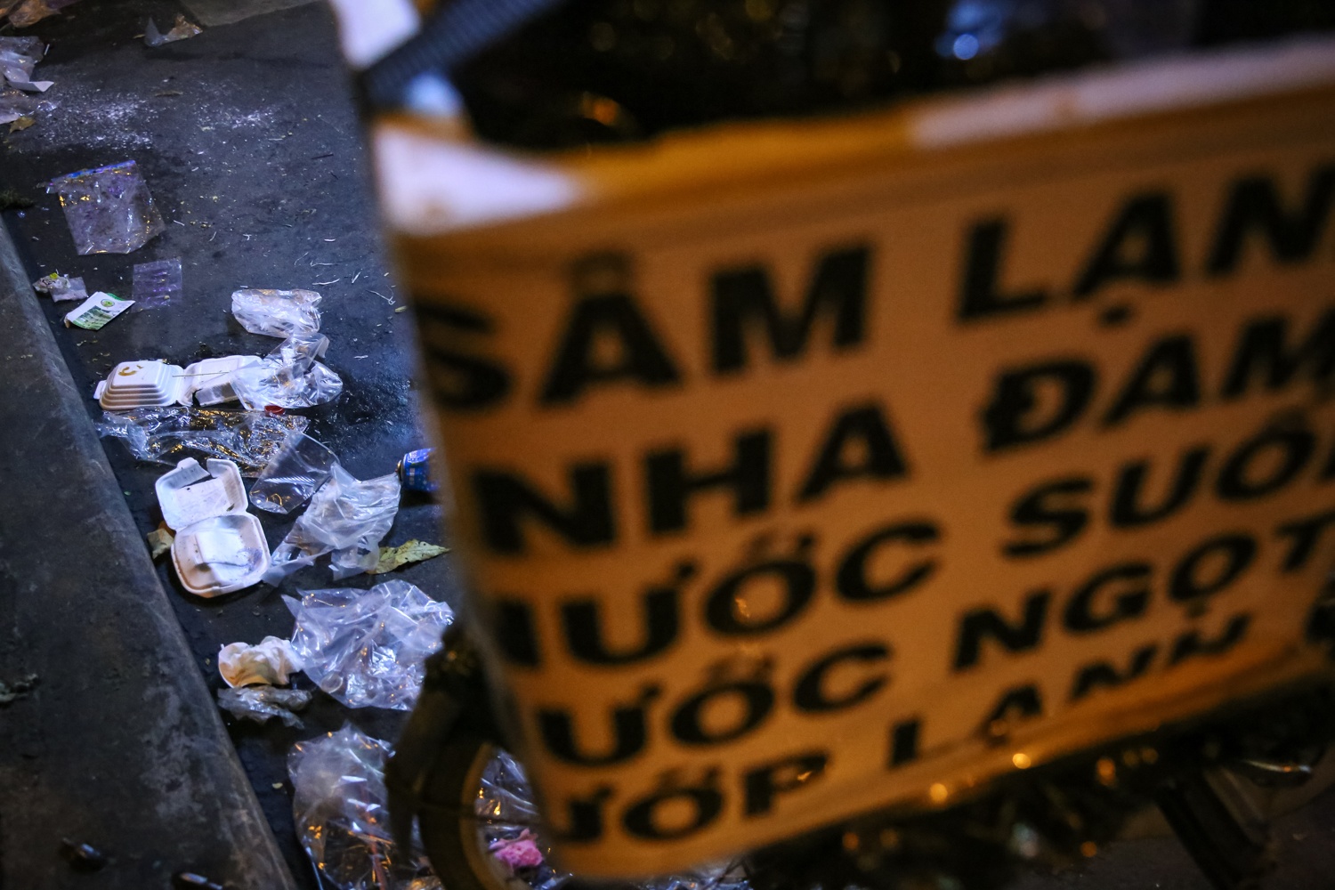 duong pho sai gon ngap rac sau dem giang sinh anh 6