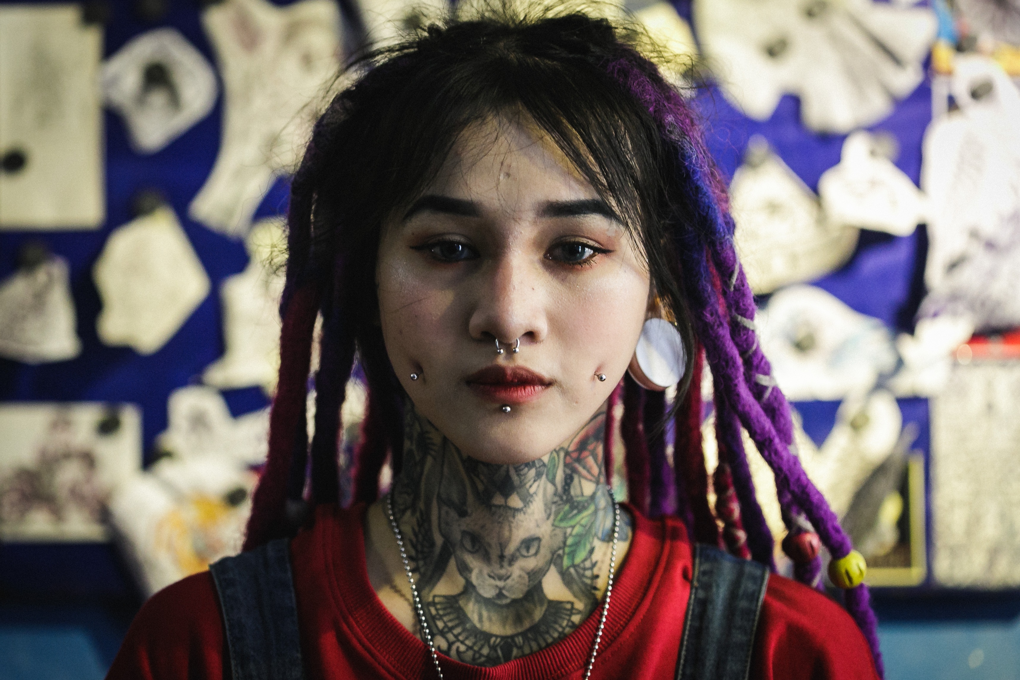 Co gai 9X chia se ve cuoc song va hinh xam tren mat hinh anh