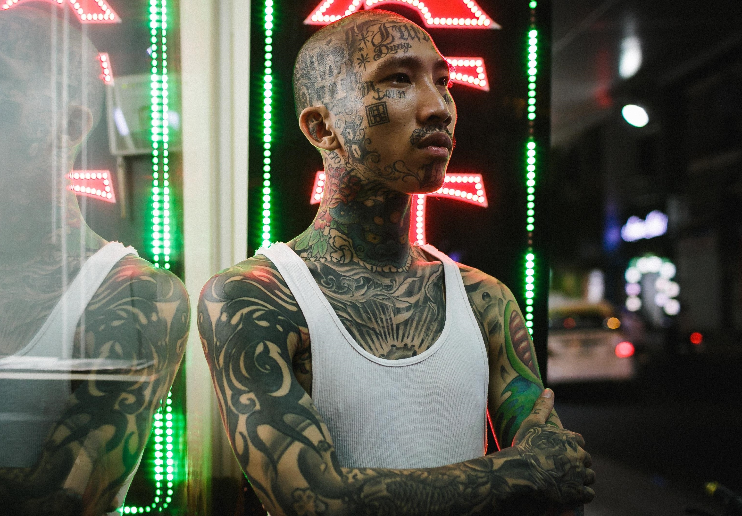 Xam kin mat, nhung thanh nien Sai Gon bi coi nhu nguoi ngoai hanh tinh hinh anh