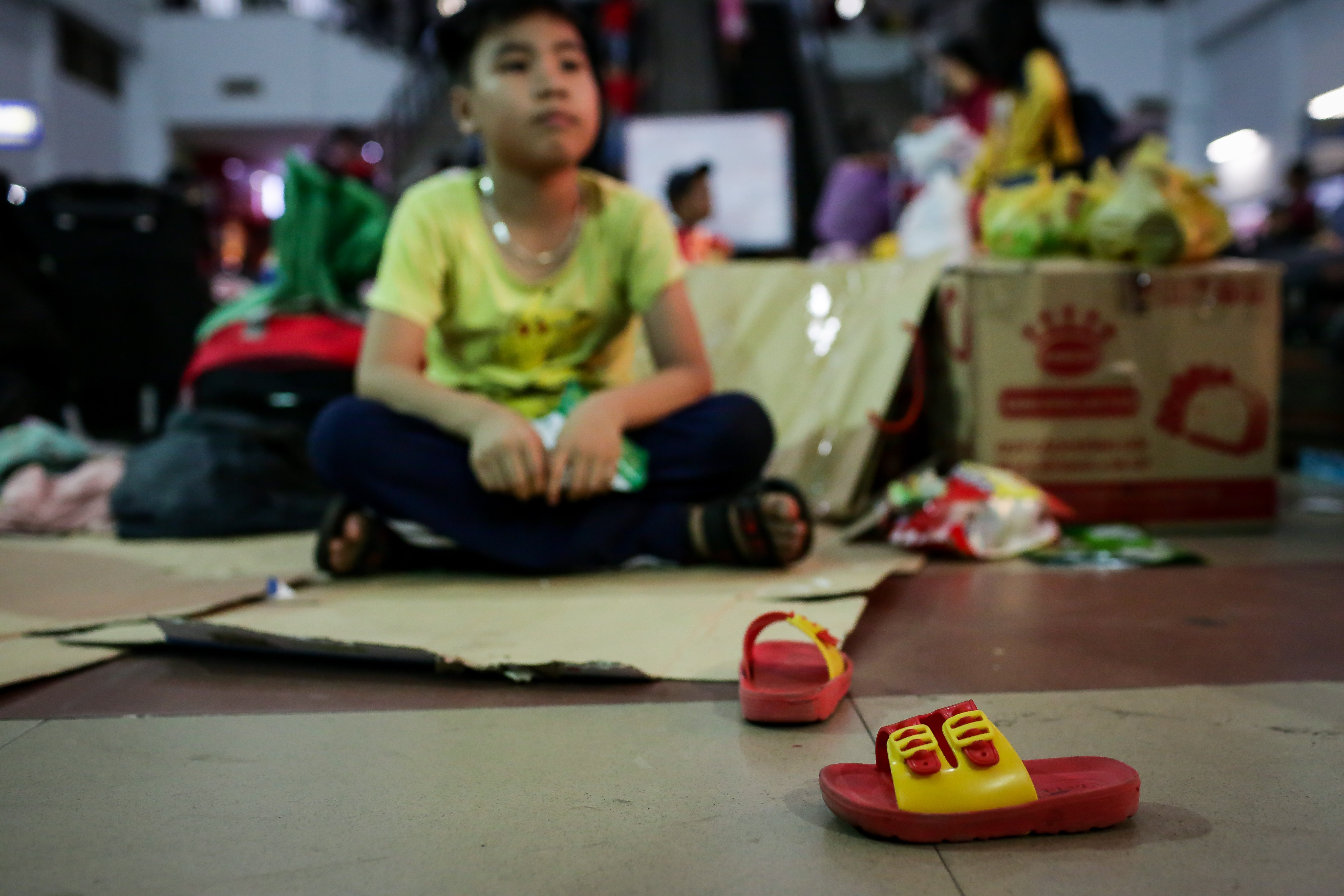 khach vat vo cho tau o ga Sai Gon anh 10