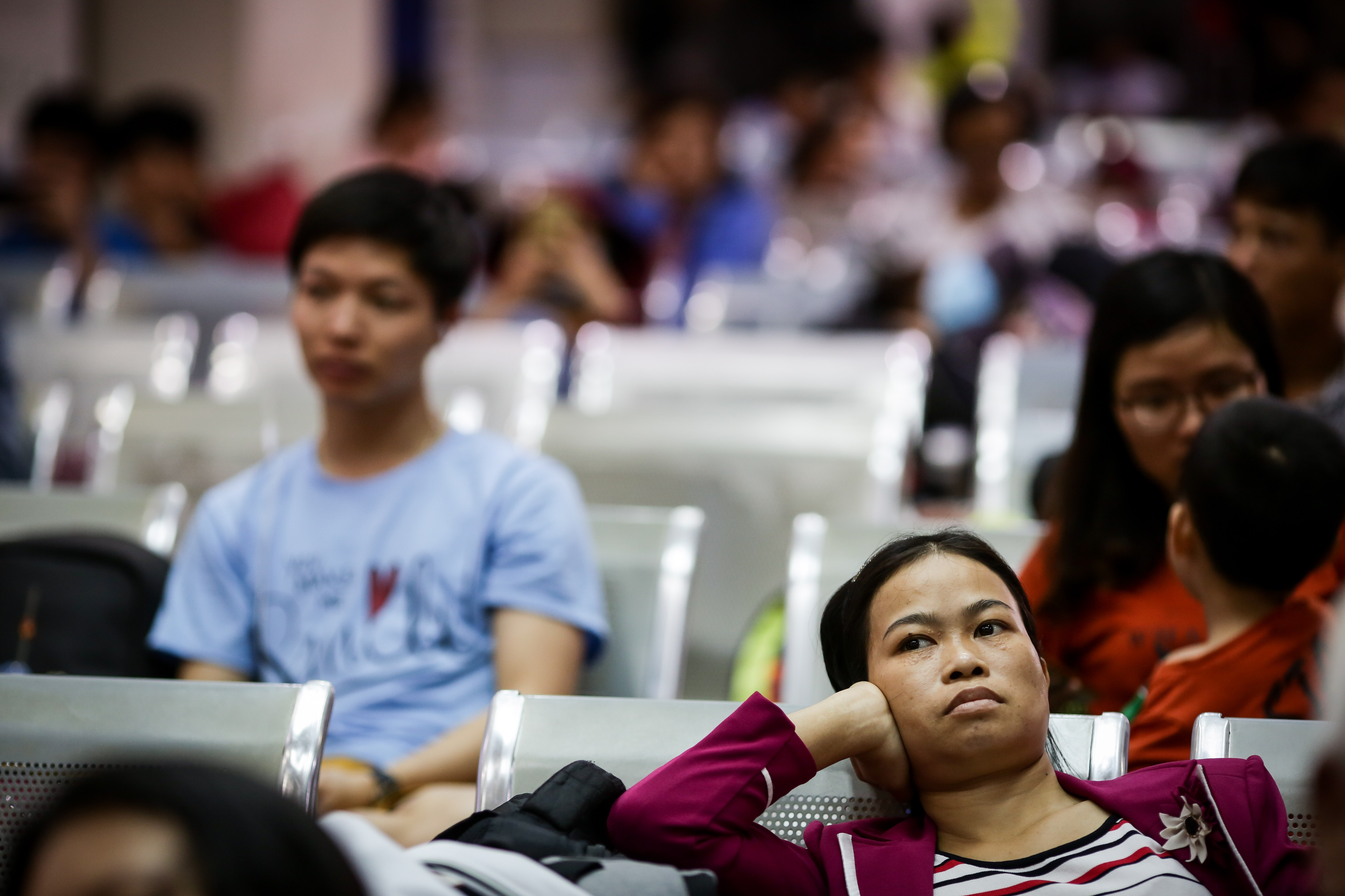 khach vat vo cho tau o ga Sai Gon anh 12