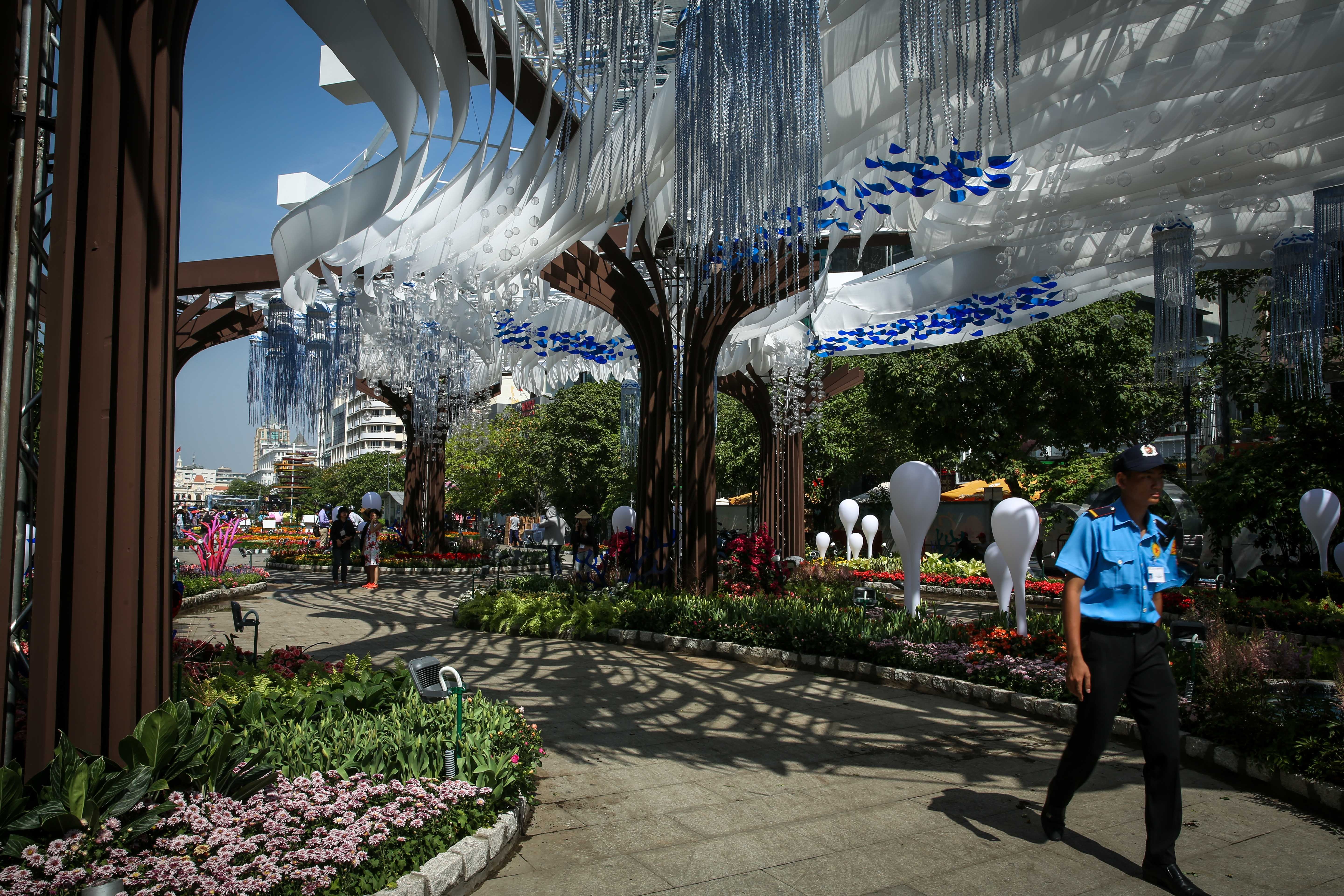 dan heo linh vat o duong hoa nguyen hue anh 11