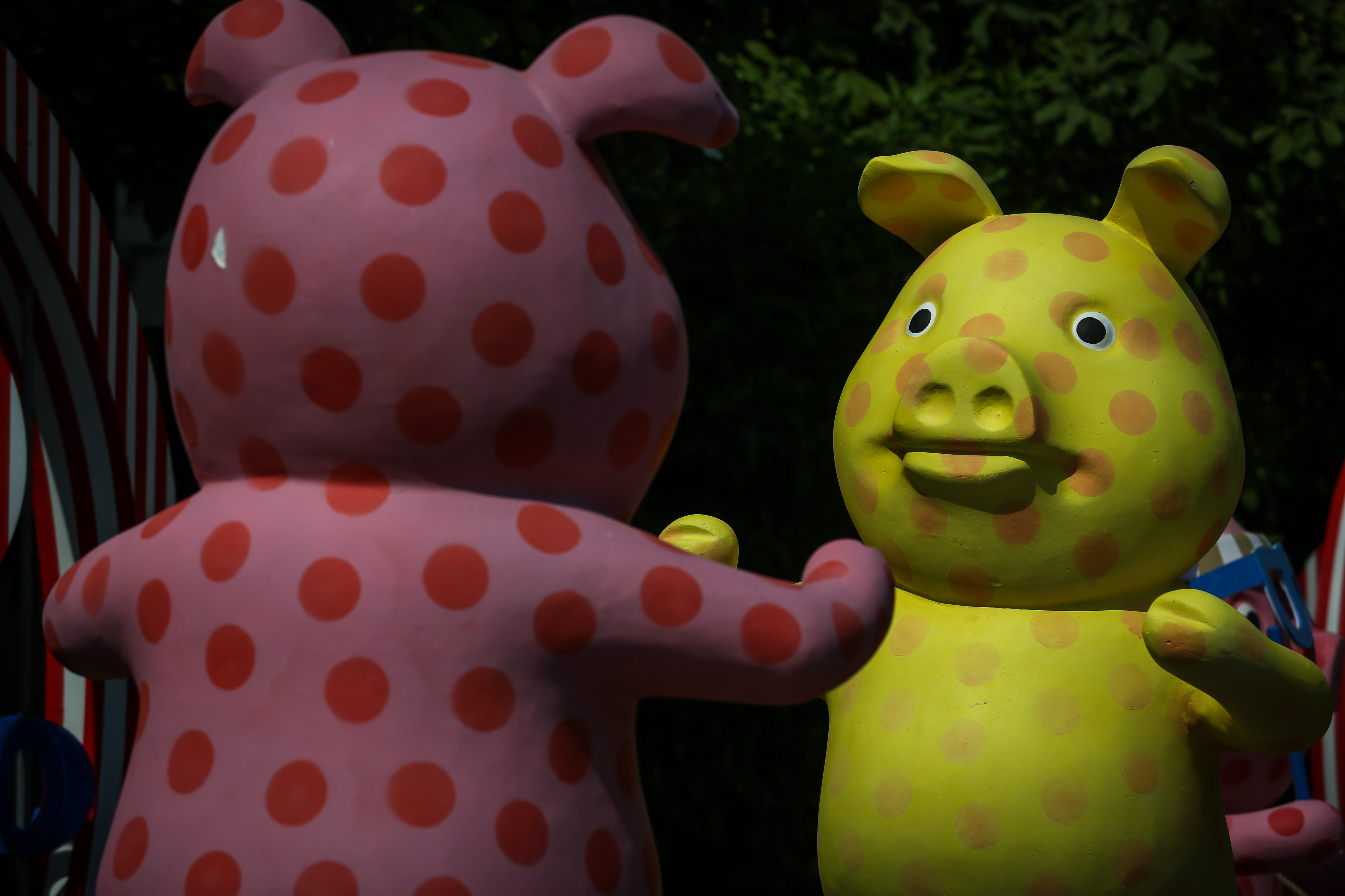 Dan heo linh vat du mau sac o duong hoa Nguyen Hue truoc gio khai mac hinh anh