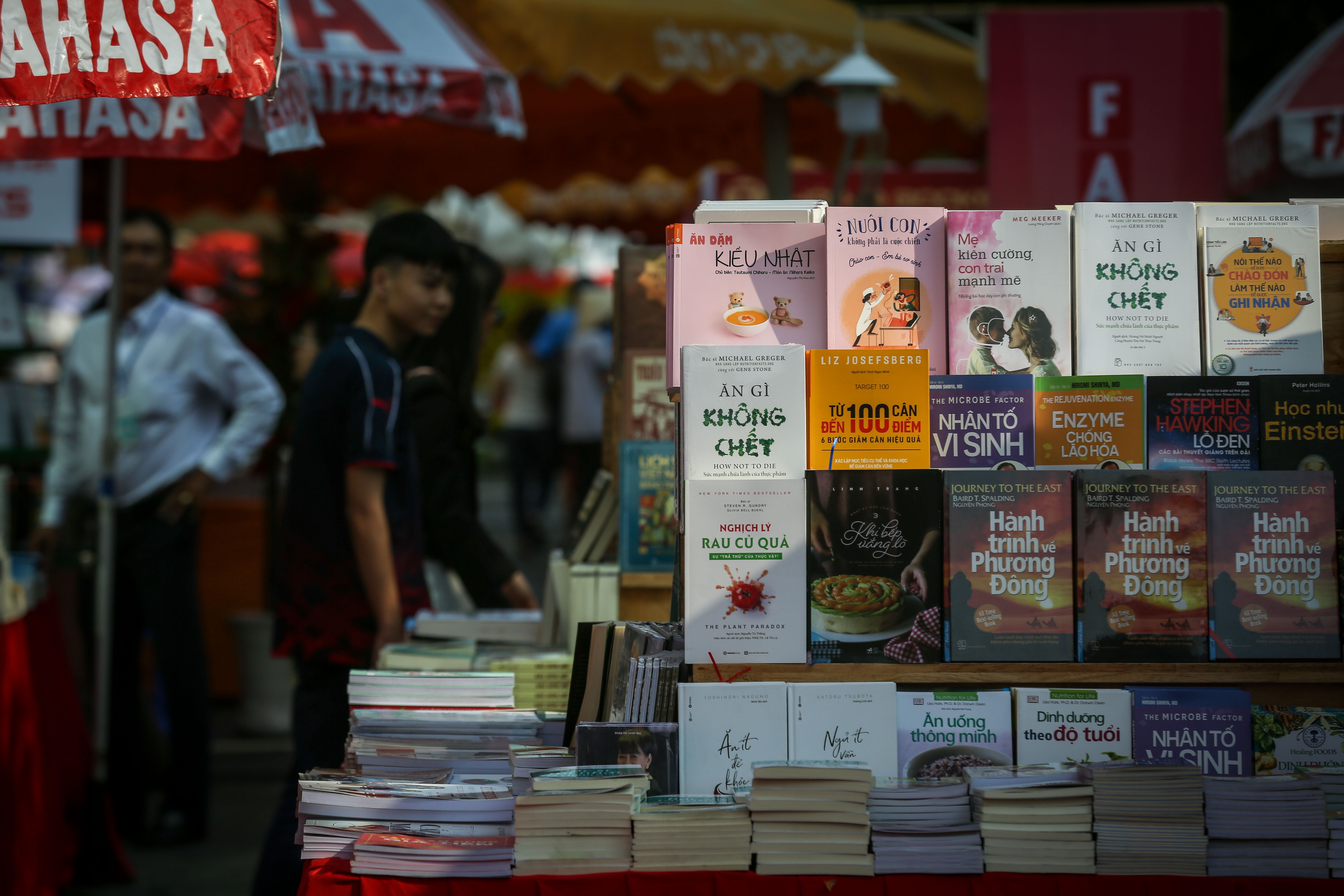 le hoi sach ruc ro sac mau o duong hoa Nguyen Hue anh 7