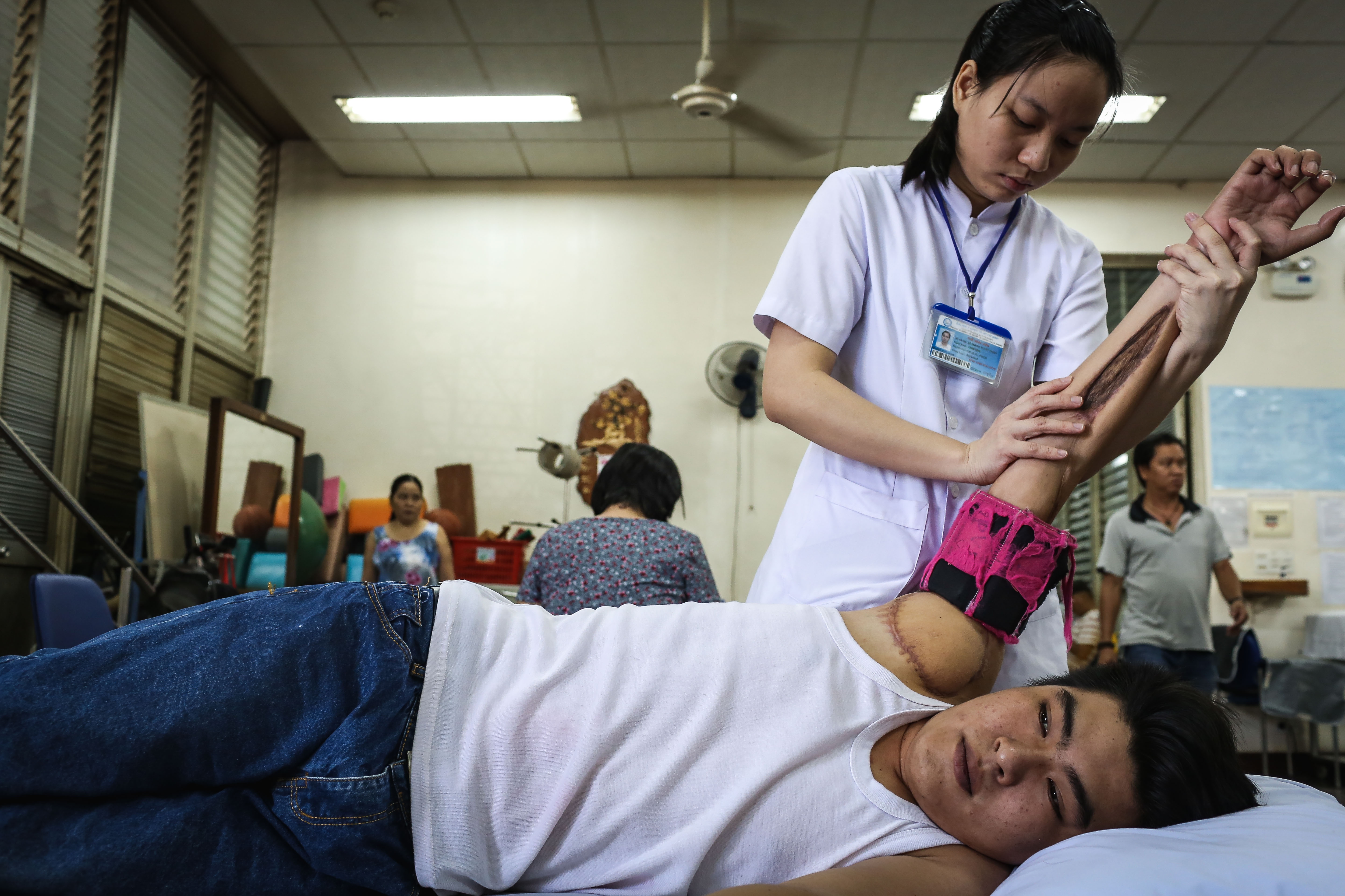 những người đi tìm sự bình thường bằng vật lý trị liệu ảnh 19 nhung nguoi di tim su binh thuong bang vat ly tri lieu anh 19