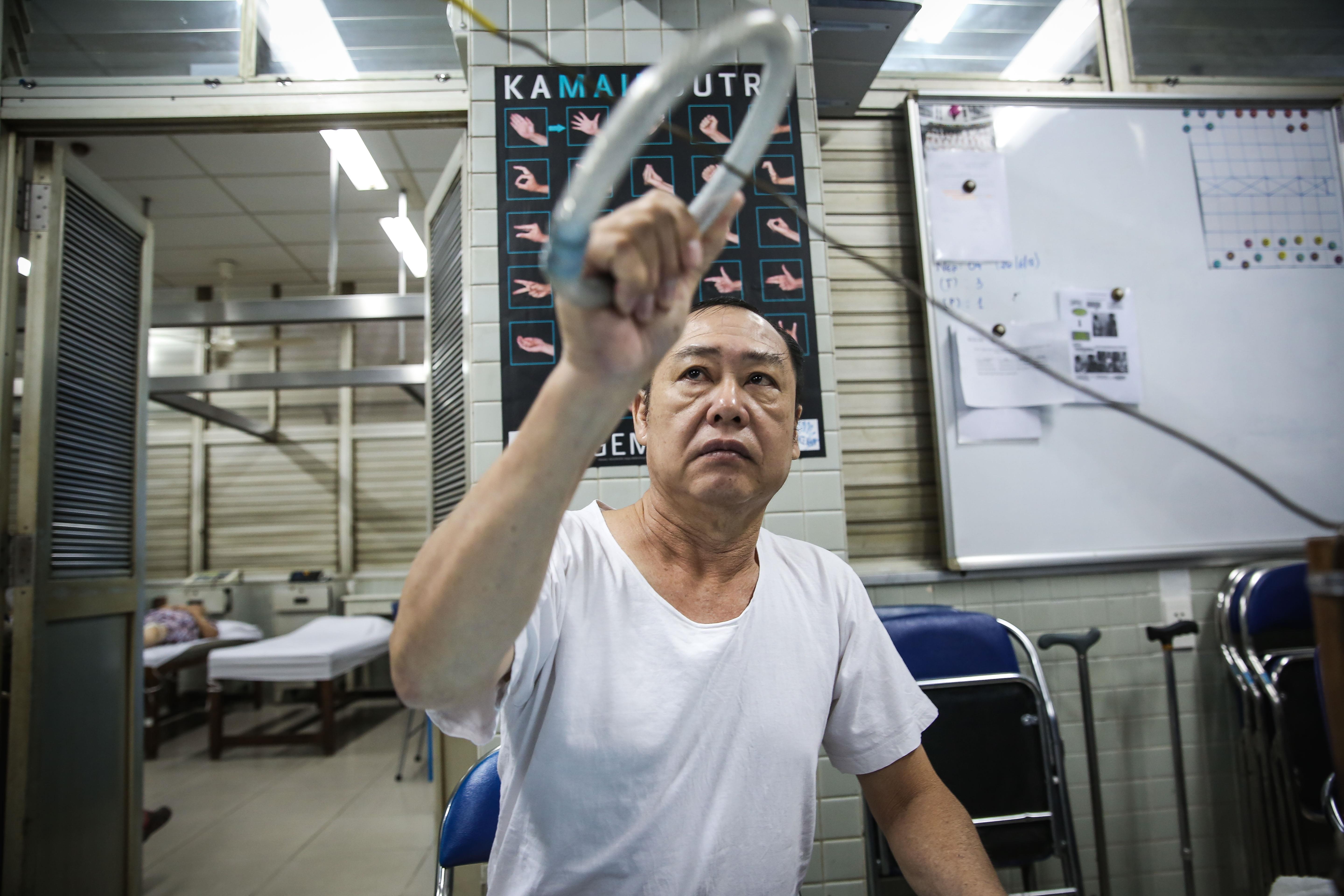 Gian nan hanh trinh di tim lai cuoc song binh thuong hinh anh