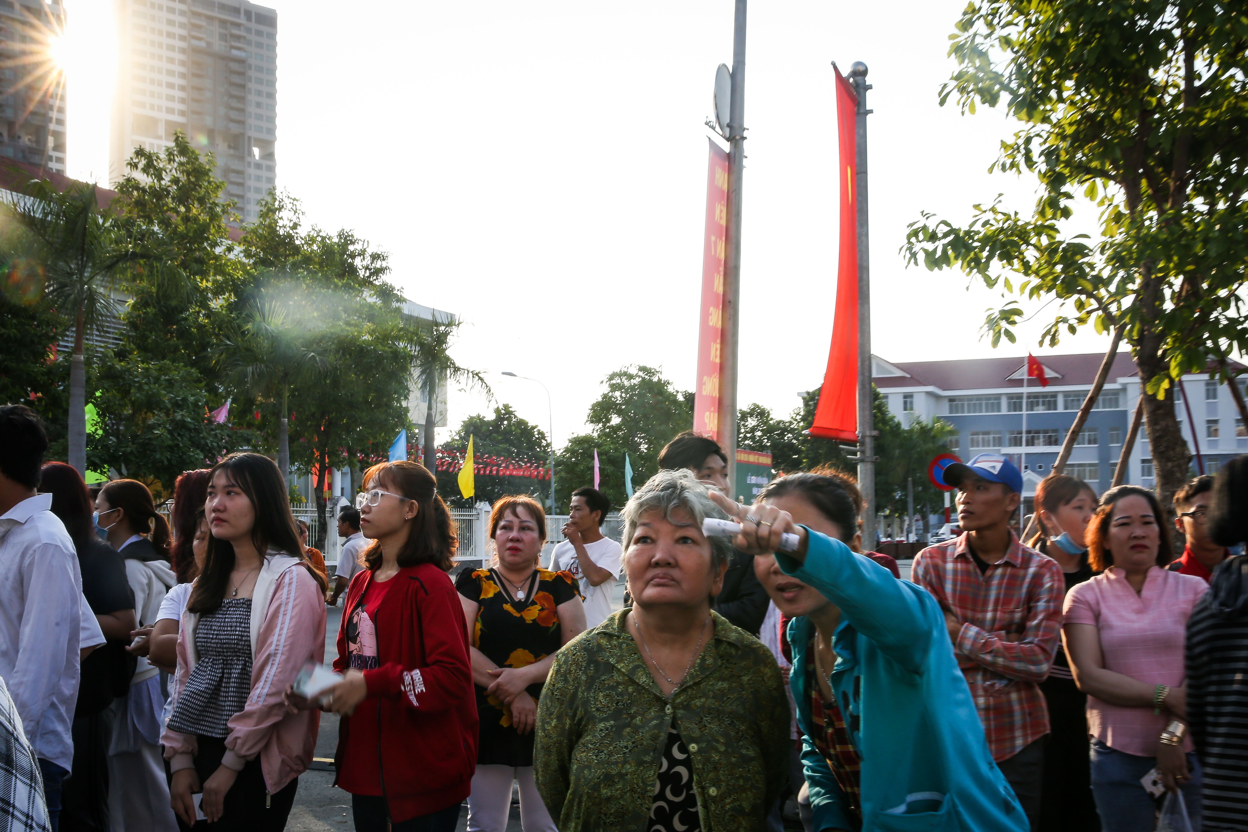 Tan binh Sai Gon len duong nhap ngu anh 10