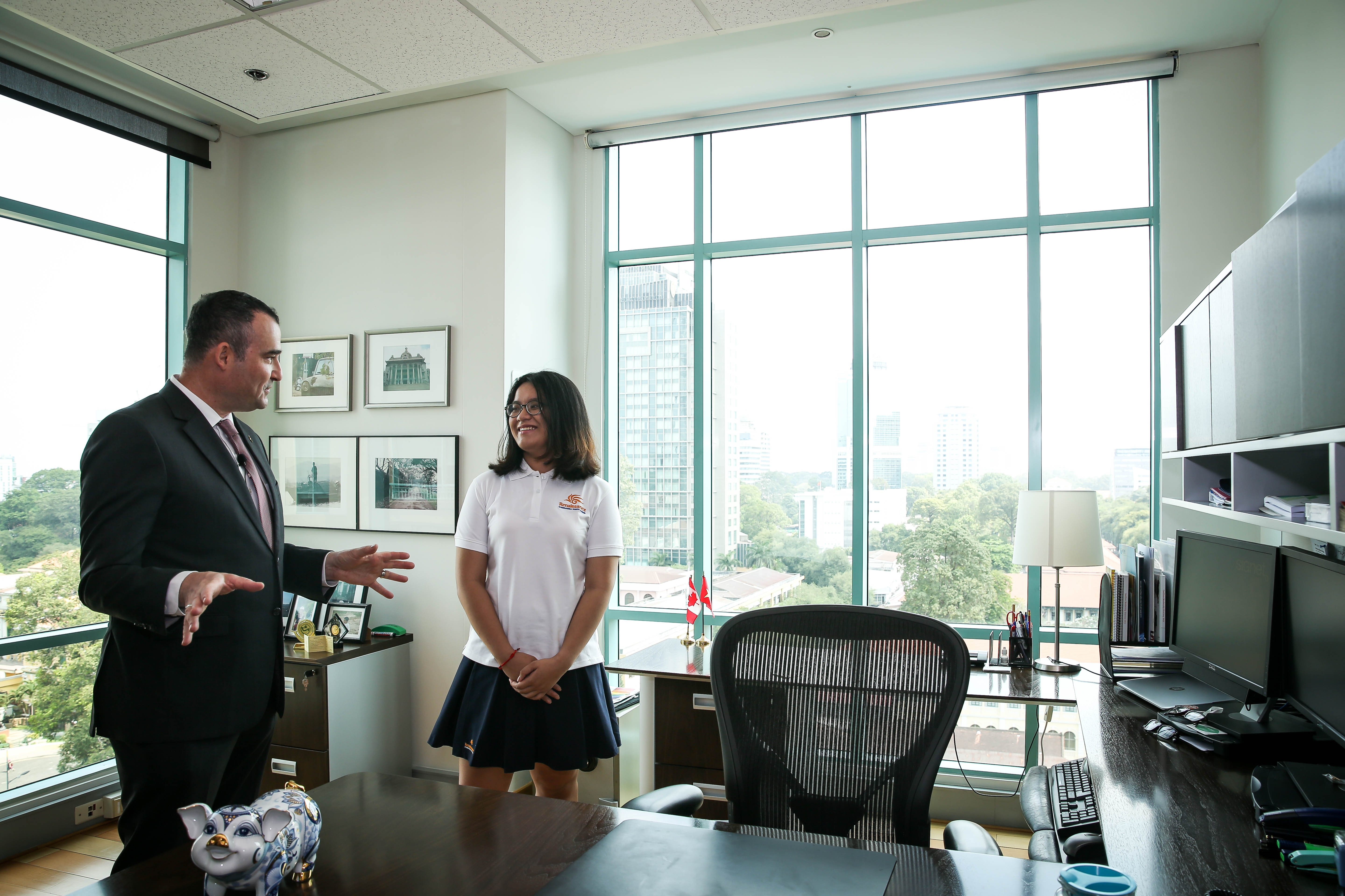 mot ngay lam tong lanh su canada anh 4