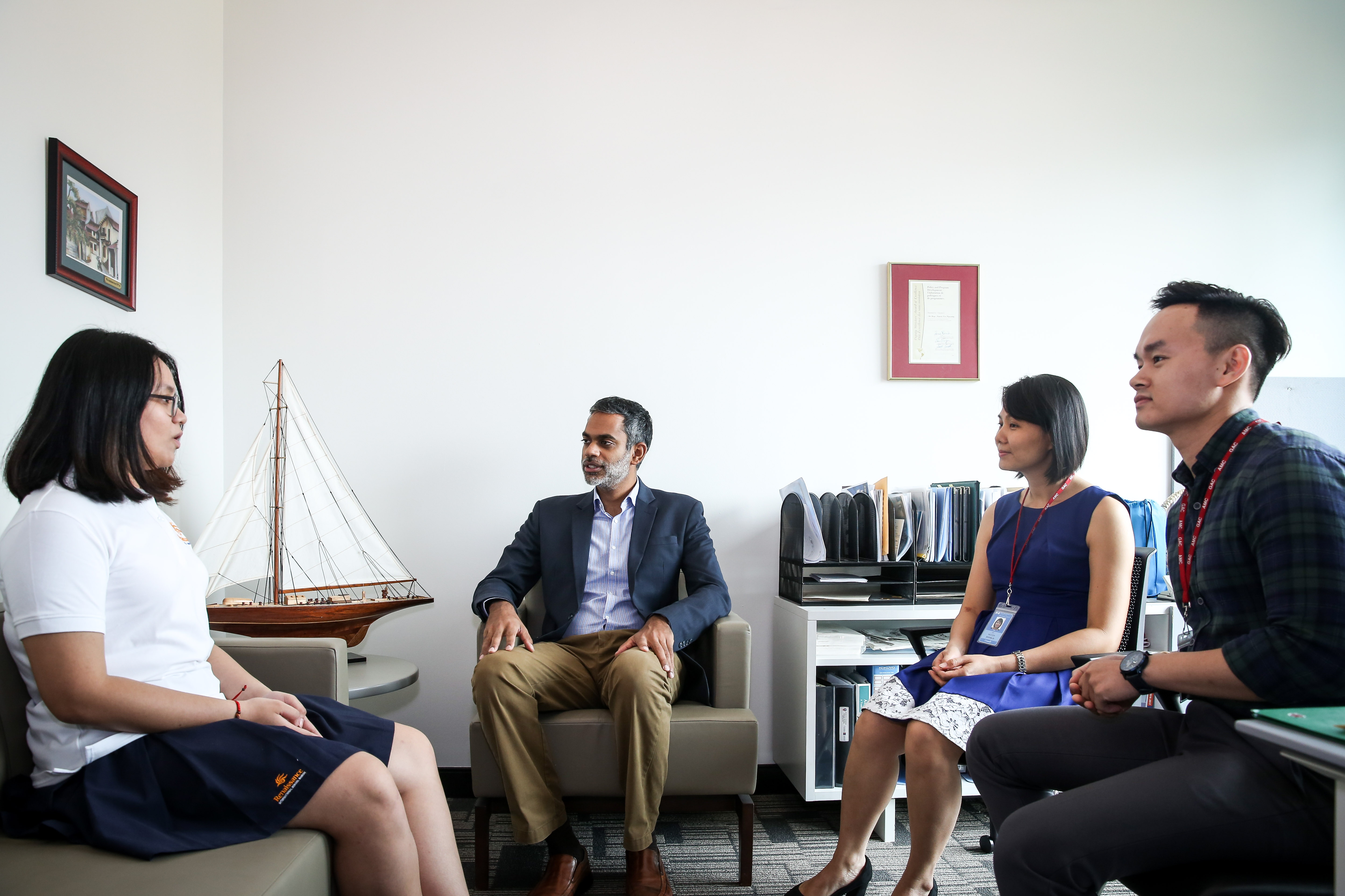 mot ngay lam tong lanh su canada anh 9