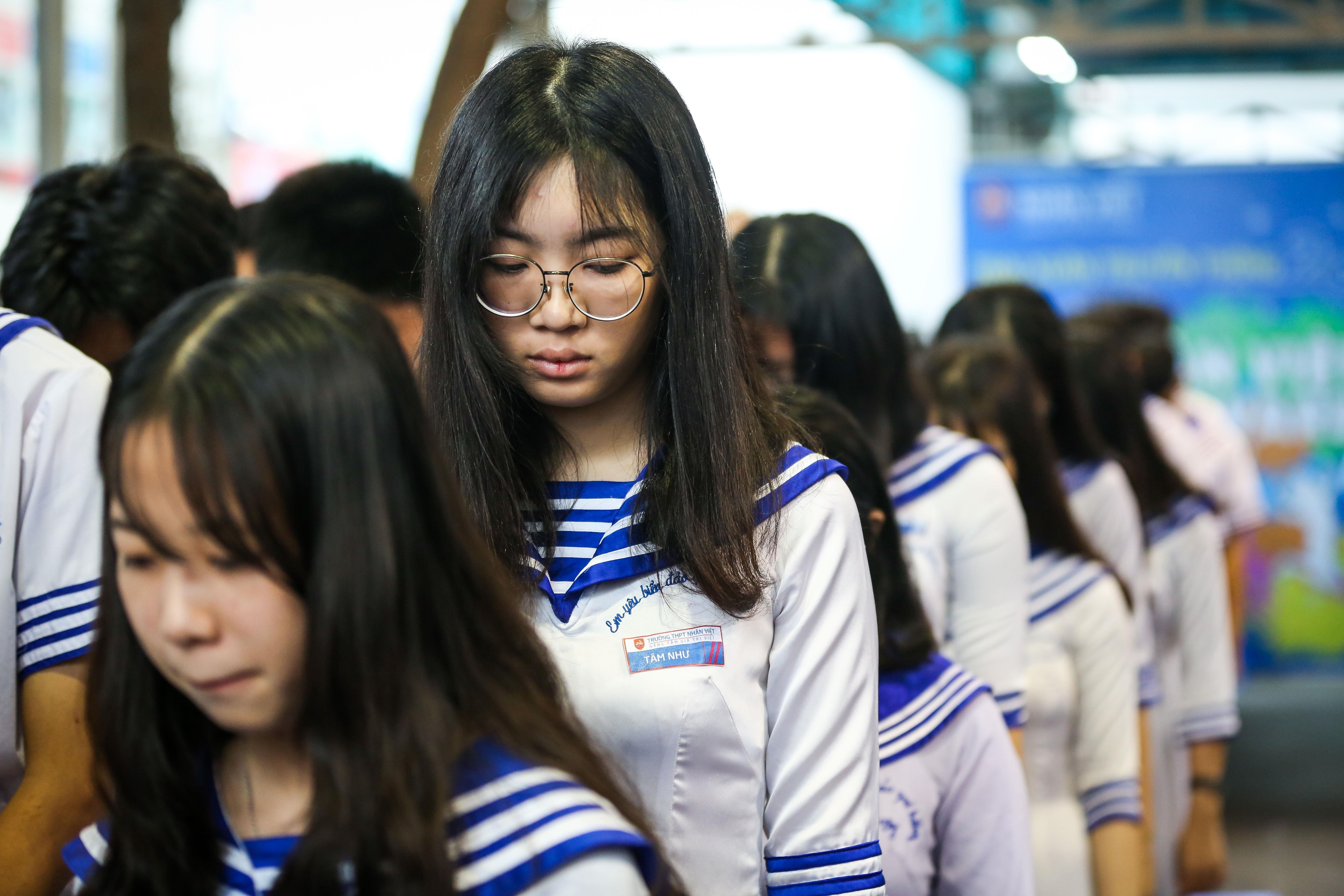 hoc sinh tuong niem su kien gac ma anh 5