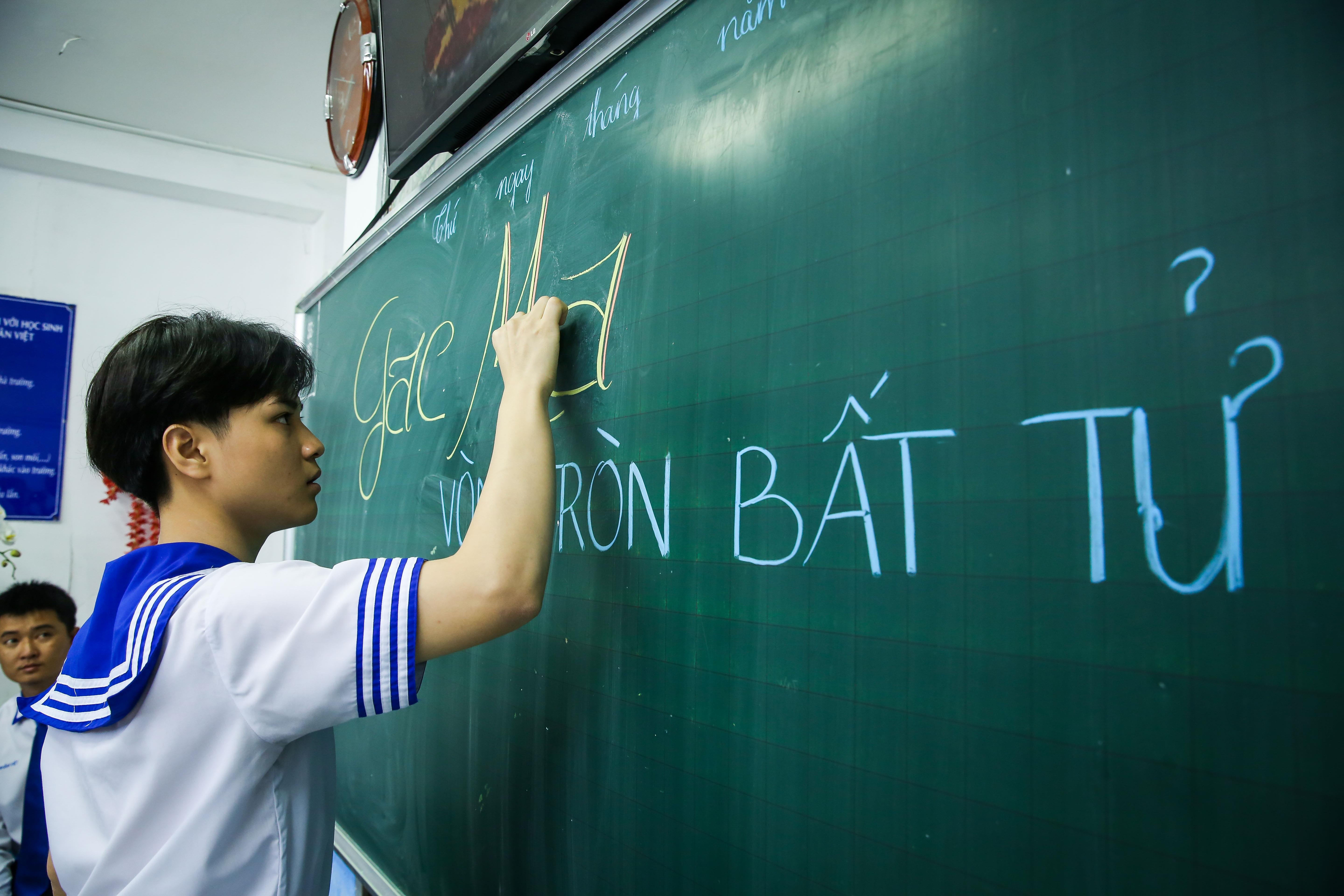 hoc sinh tuong niem su kien gac ma anh 7