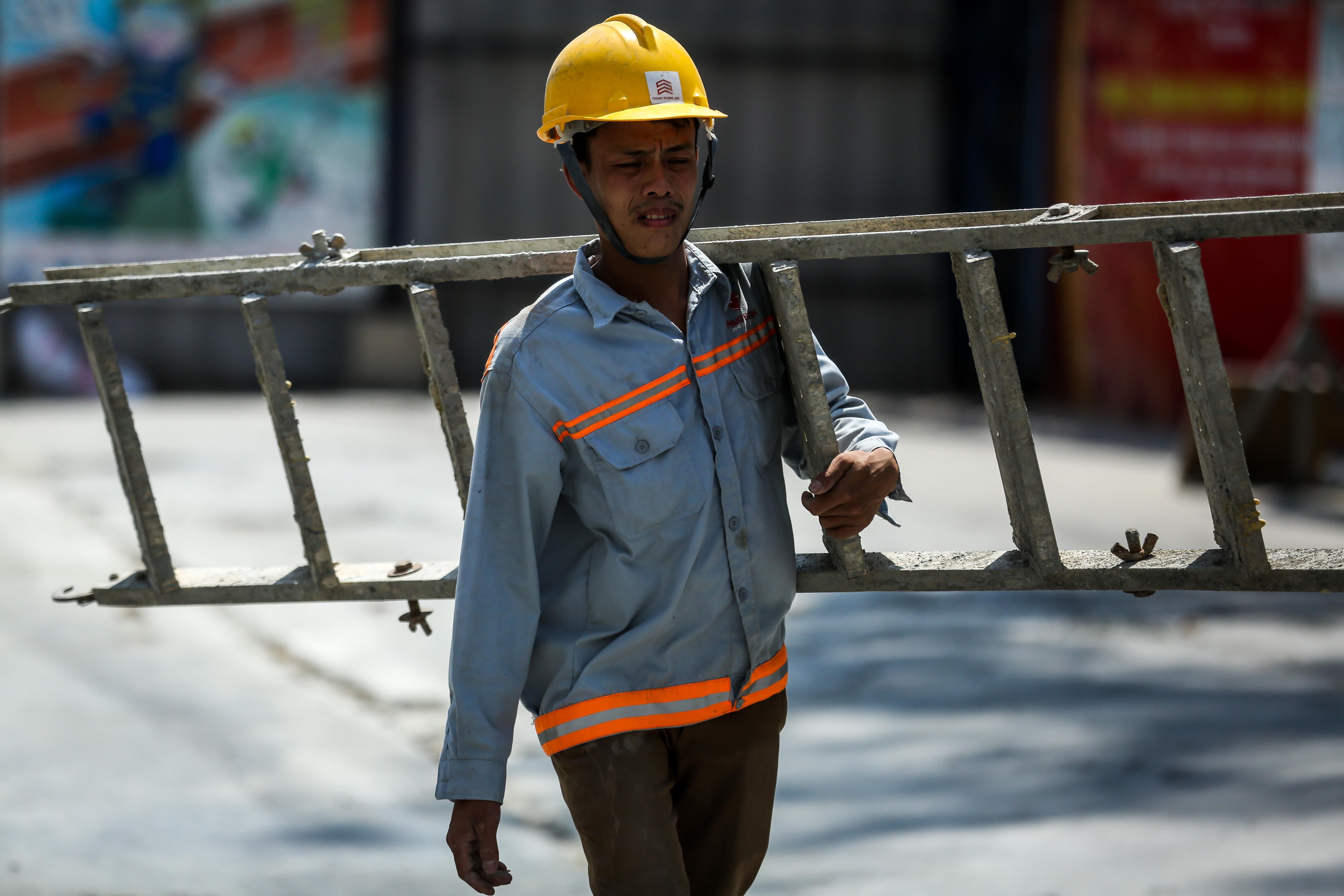 nguoi sai gon trum kin ra duong ngay nang nong cao diem anh 11