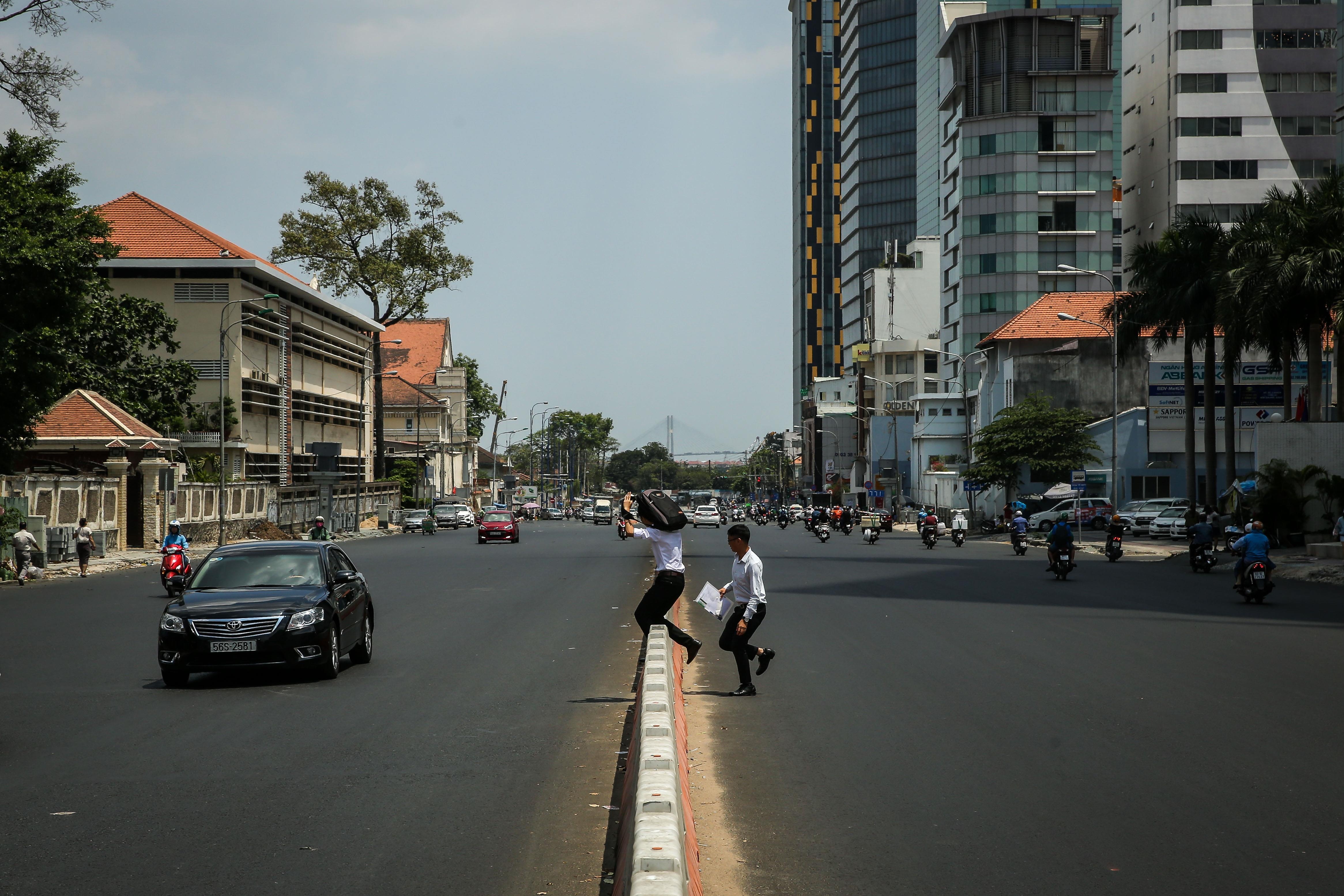 nguoi sai gon trum kin ra duong ngay nang nong cao diem anh 6
