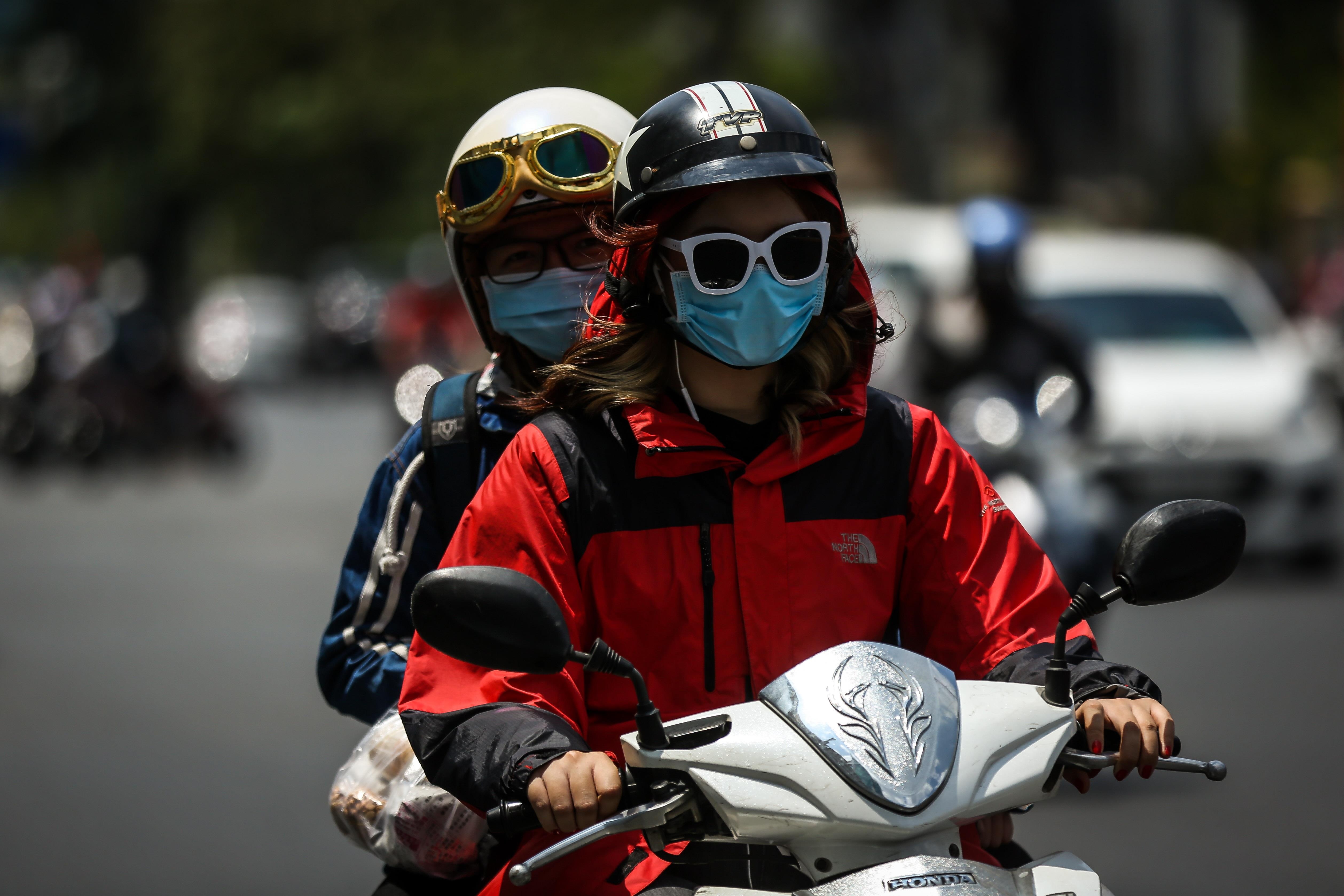 nguoi sai gon trum kin ra duong ngay nang nong cao diem anh 7