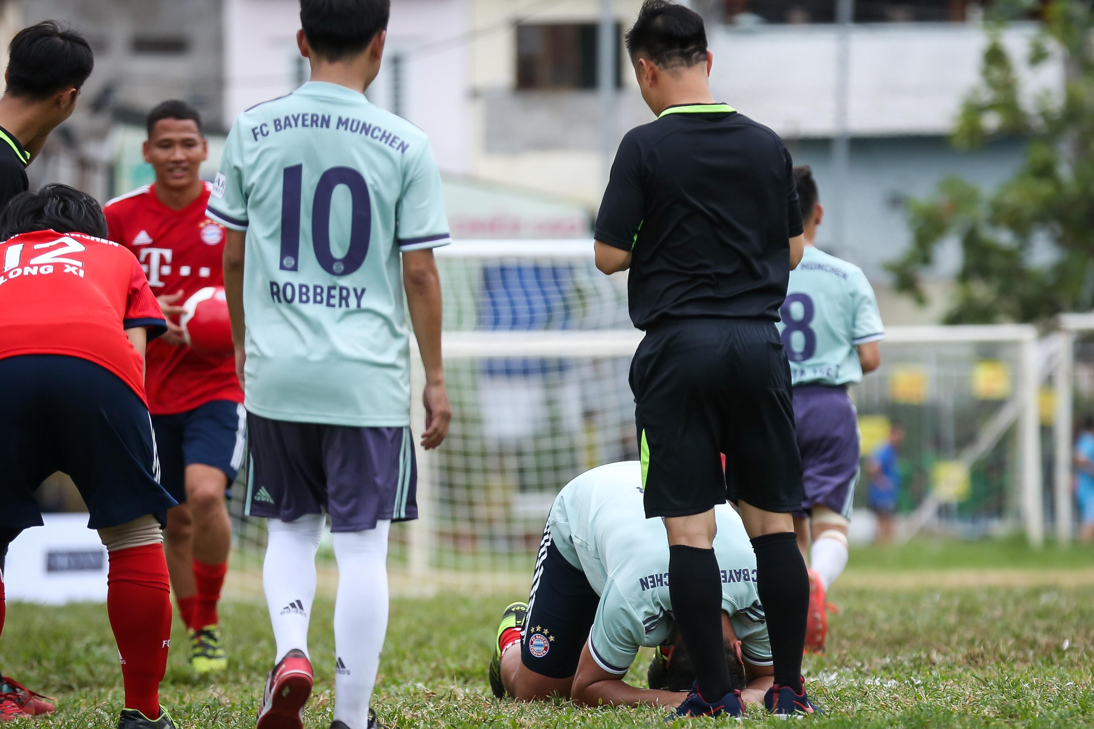 Huyen thoai Bayern vai lay trong tai khi nhan the vang o Viet Nam hinh anh