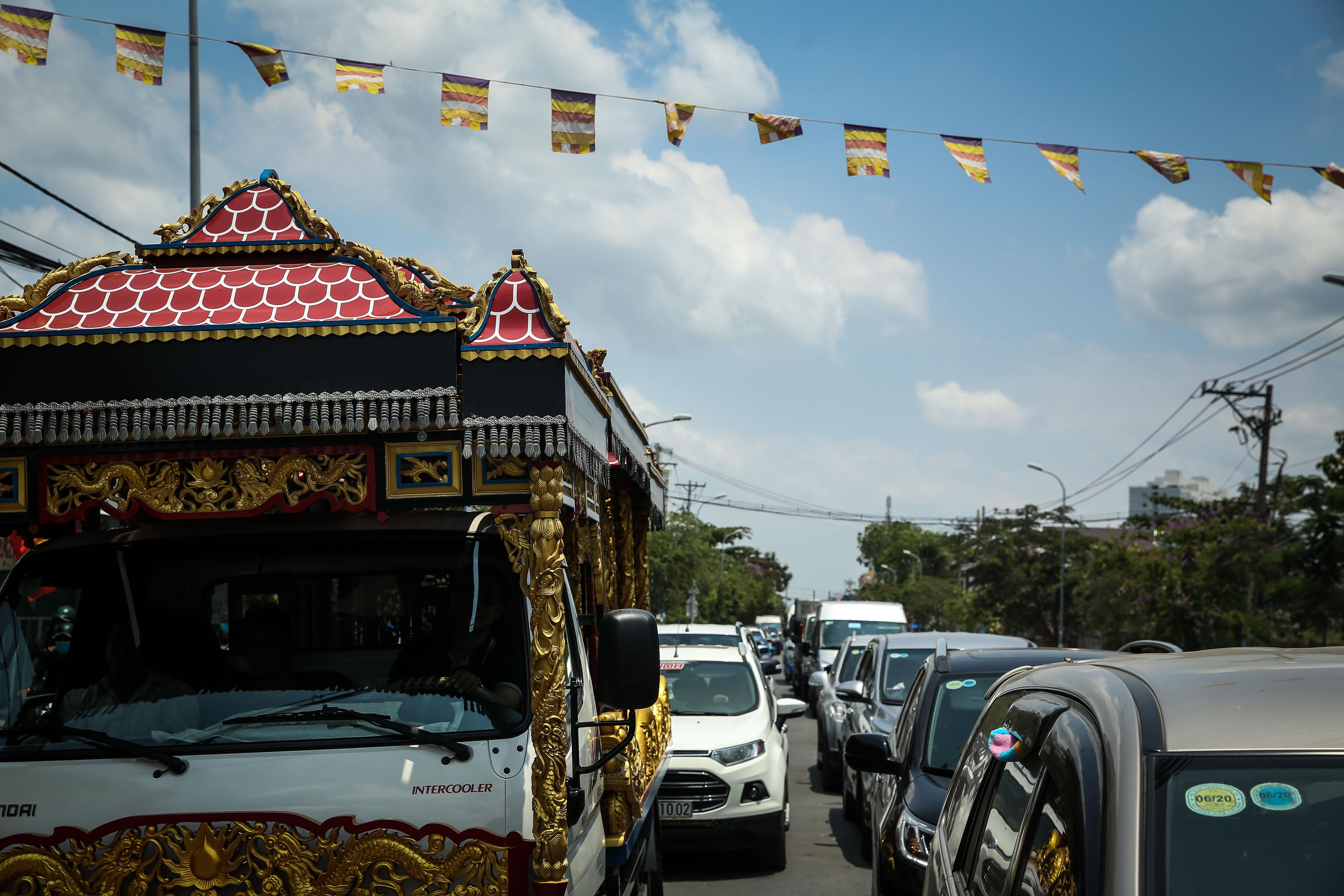 Pha Binh Khanh ket xe hang dai anh 8