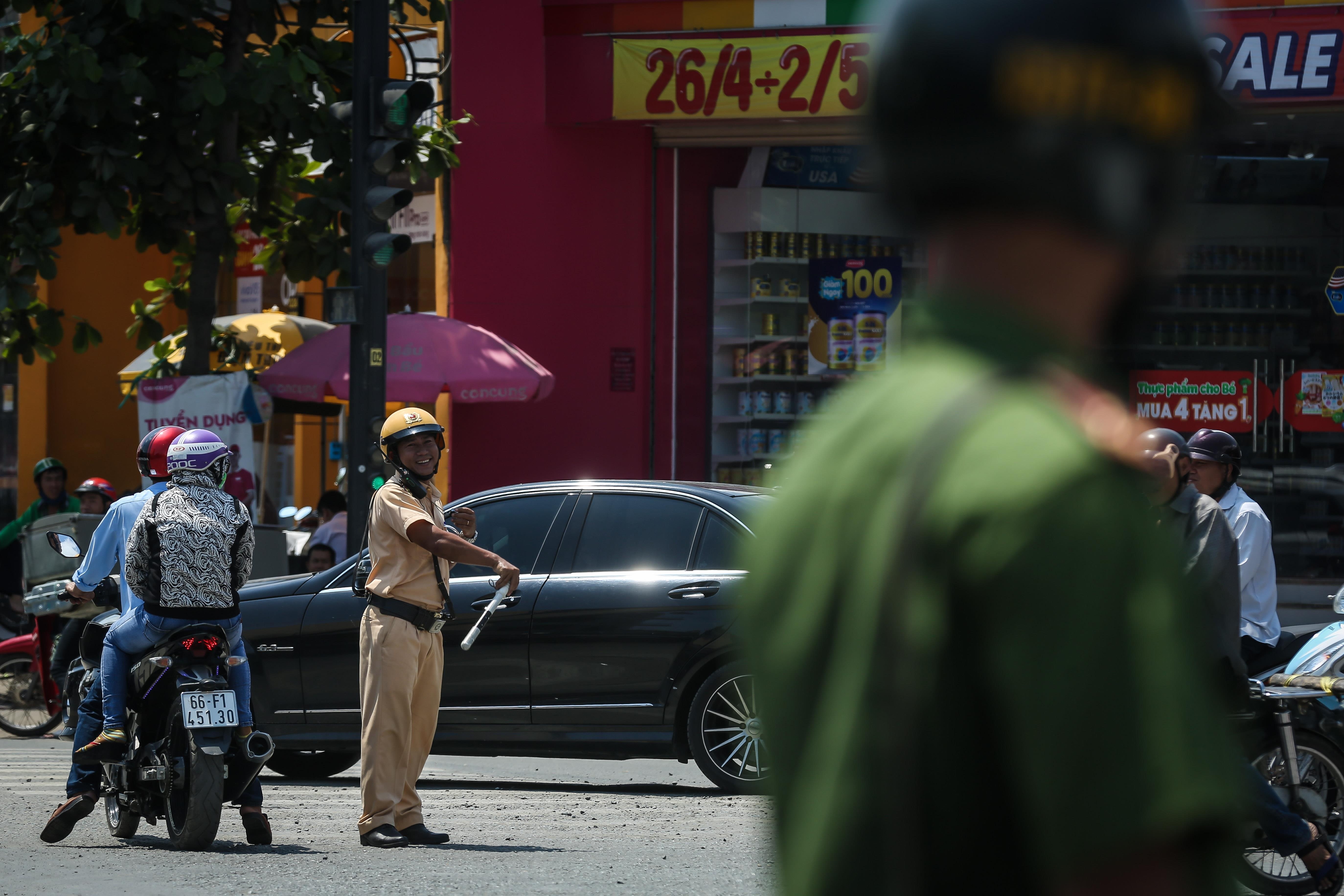 Pha Binh Khanh ket xe hang dai anh 4