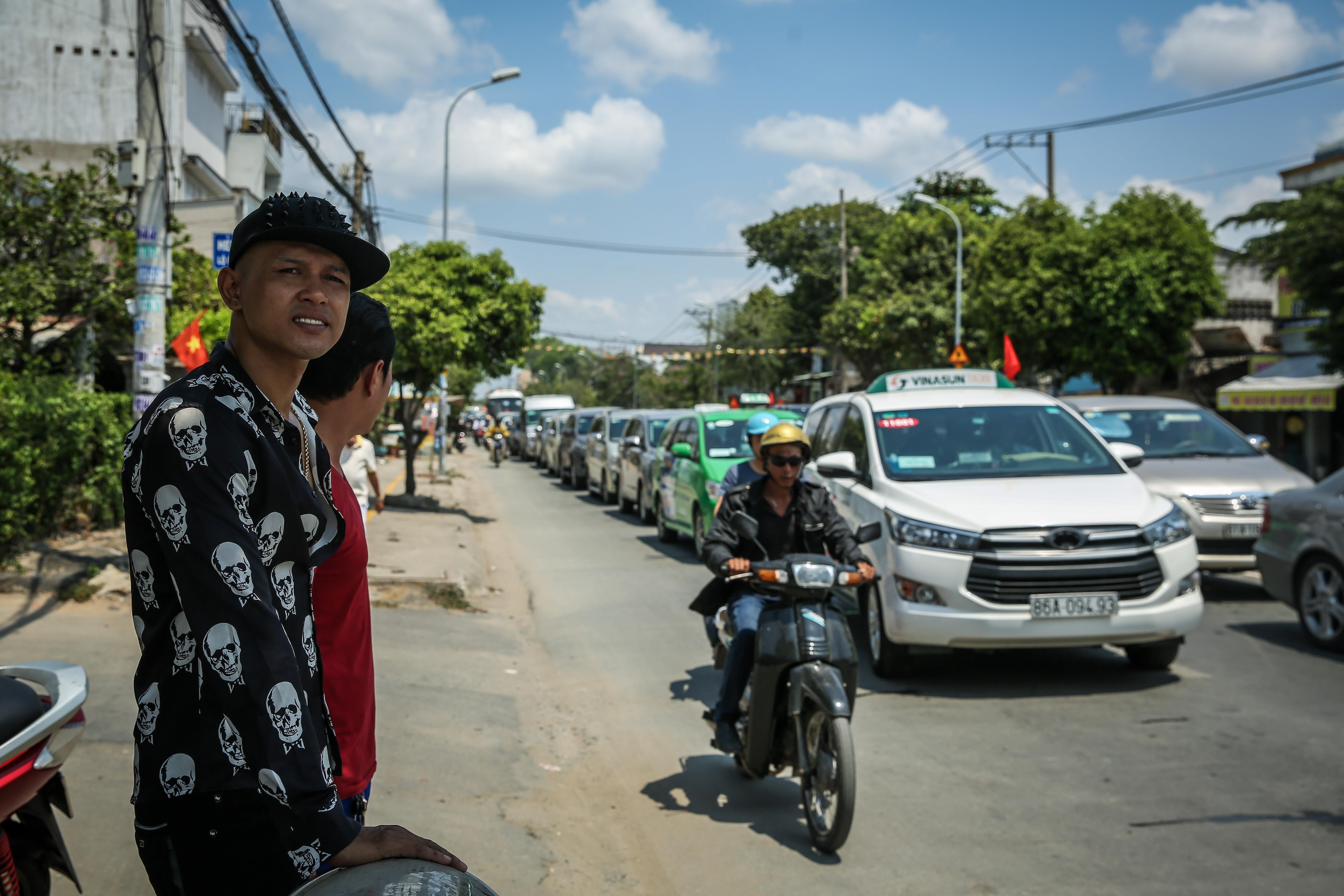 Pha Binh Khanh ket xe hang dai anh 10