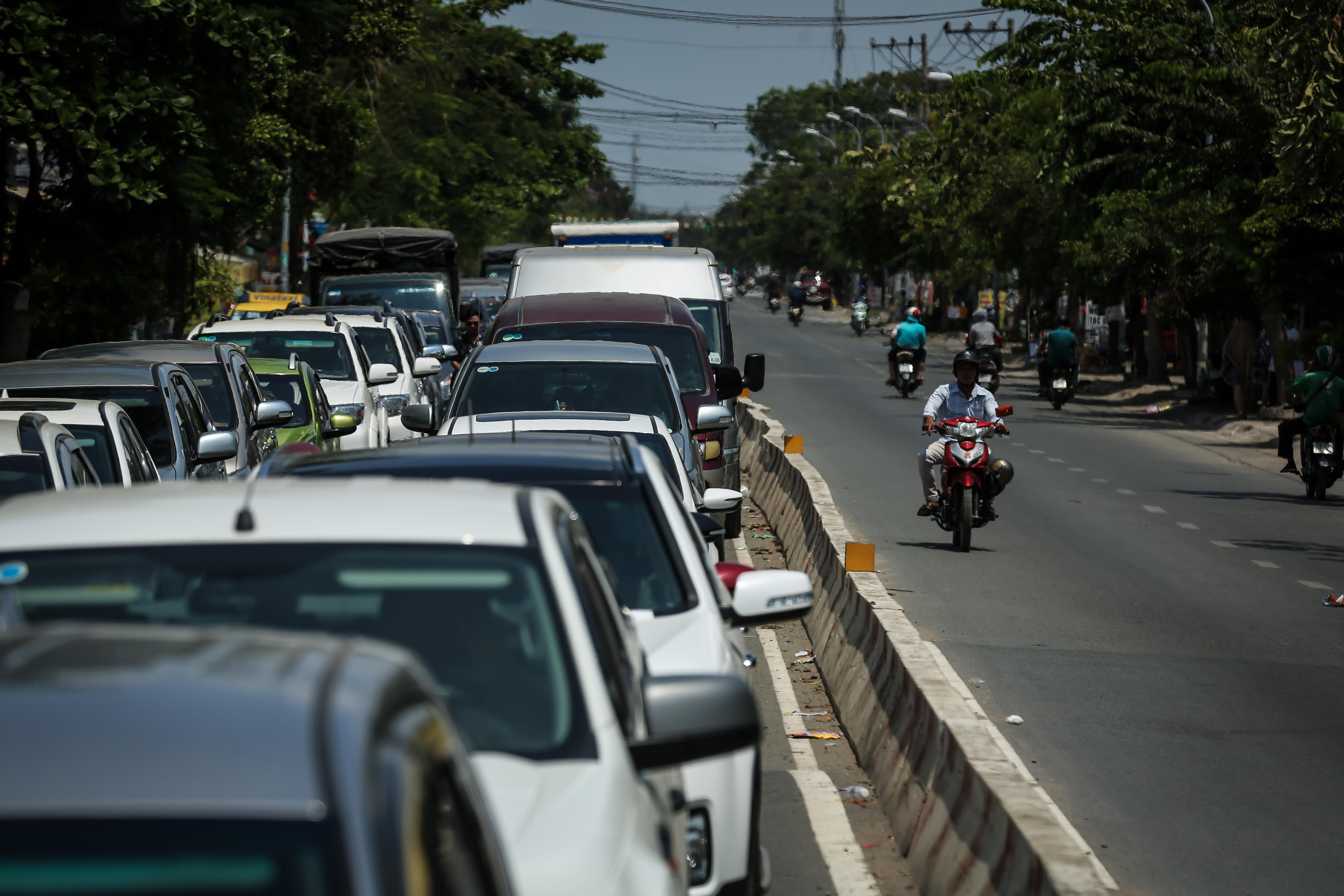 Pha Binh Khanh ket xe hang dai anh 6