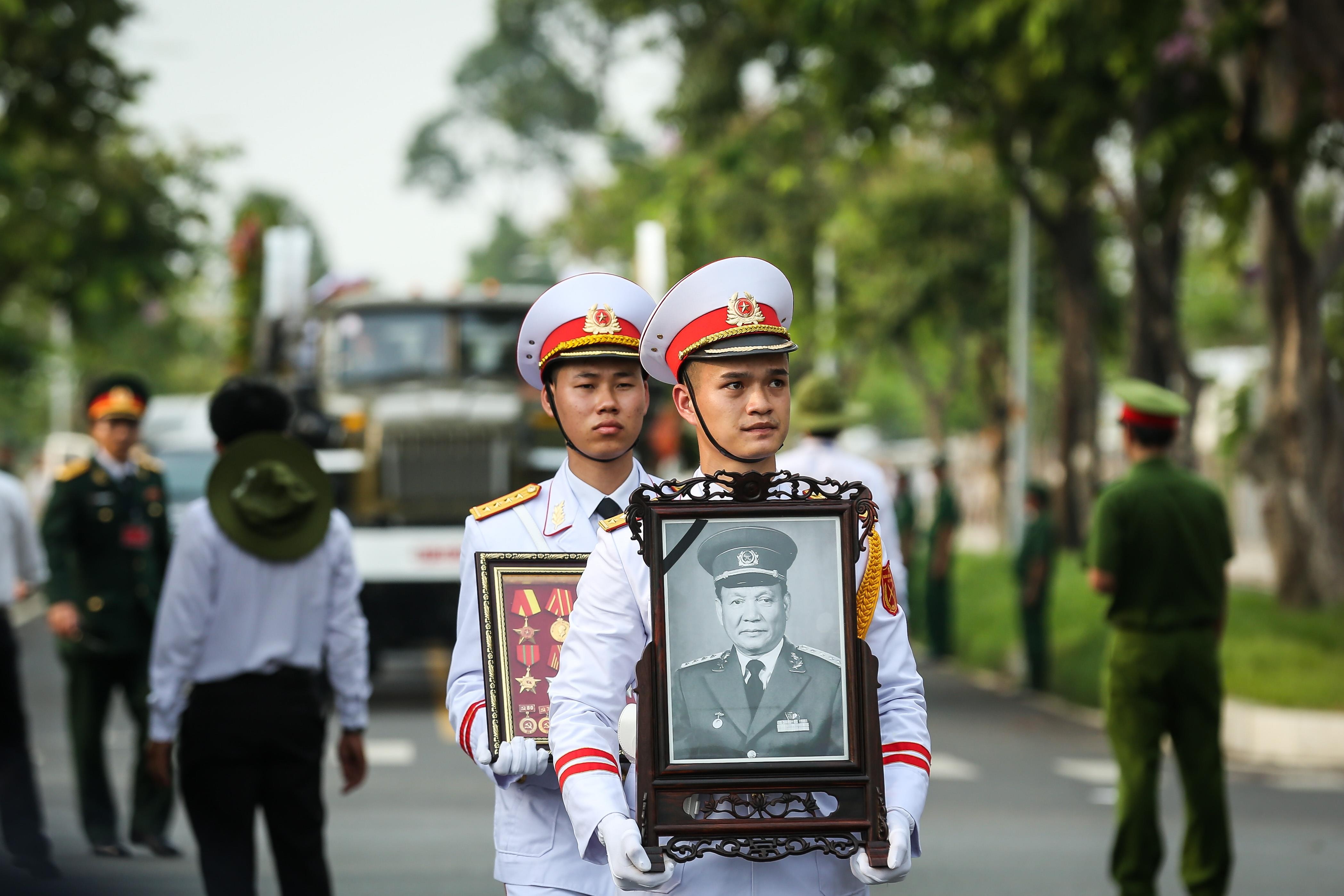 phut xuc dong khi dai tuong Le Duc Anh ve noi an nghi cuoi cung anh 1