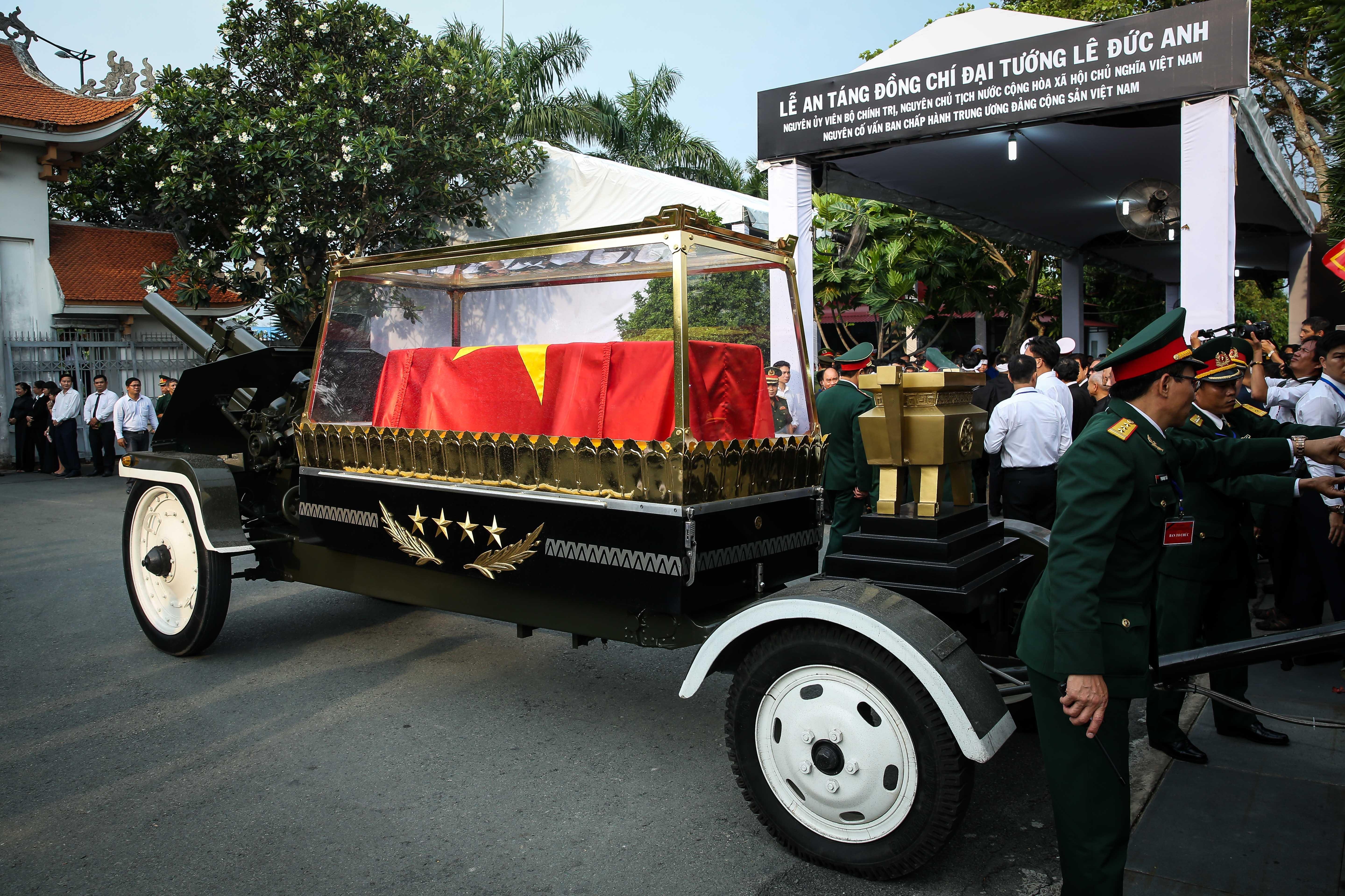 phut xuc dong khi dai tuong Le Duc Anh ve noi an nghi cuoi cung anh 2