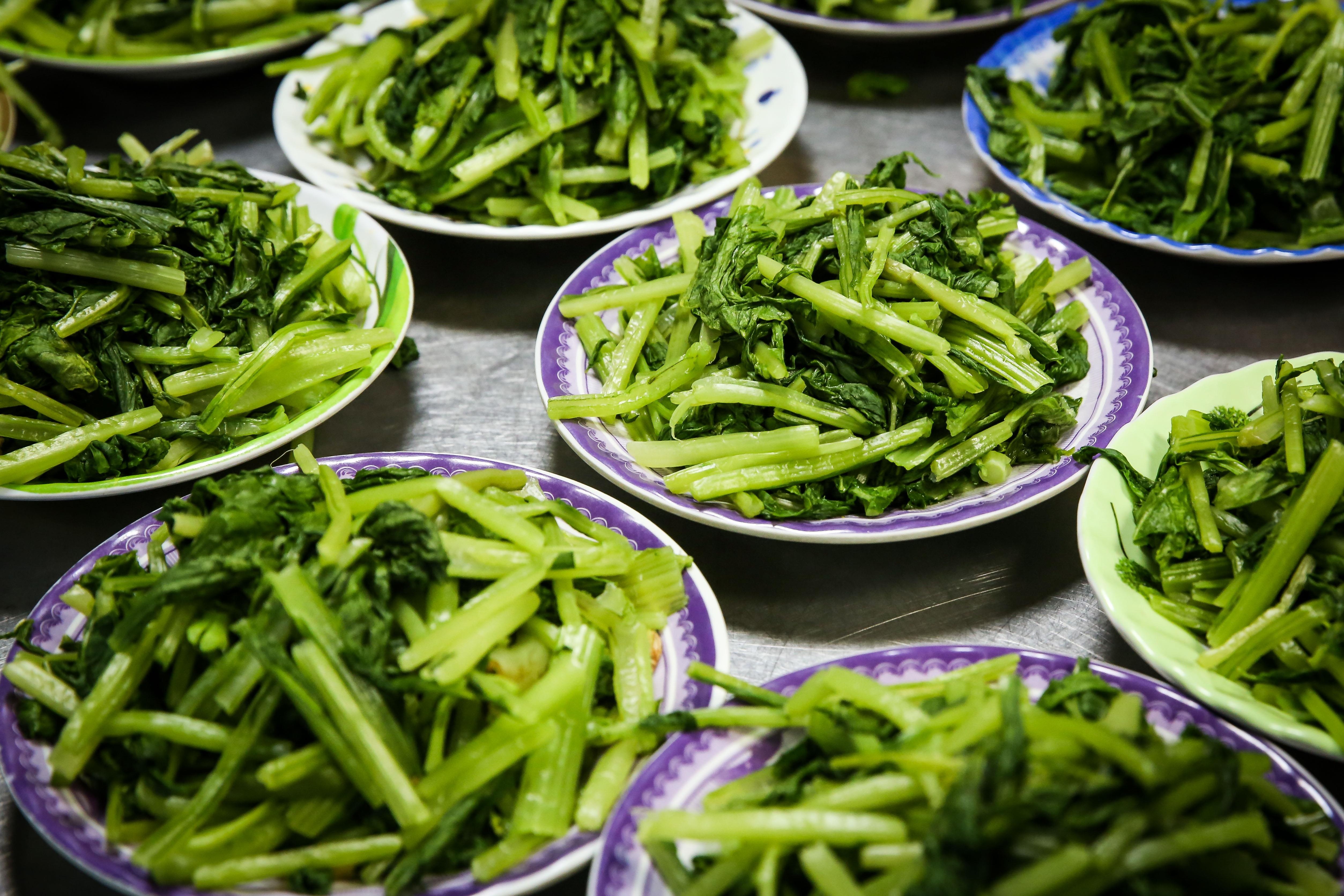 Nhung thuy thu tren tau kiem ngu dua kieu bao vuot song bien den Truong Sa anh 15