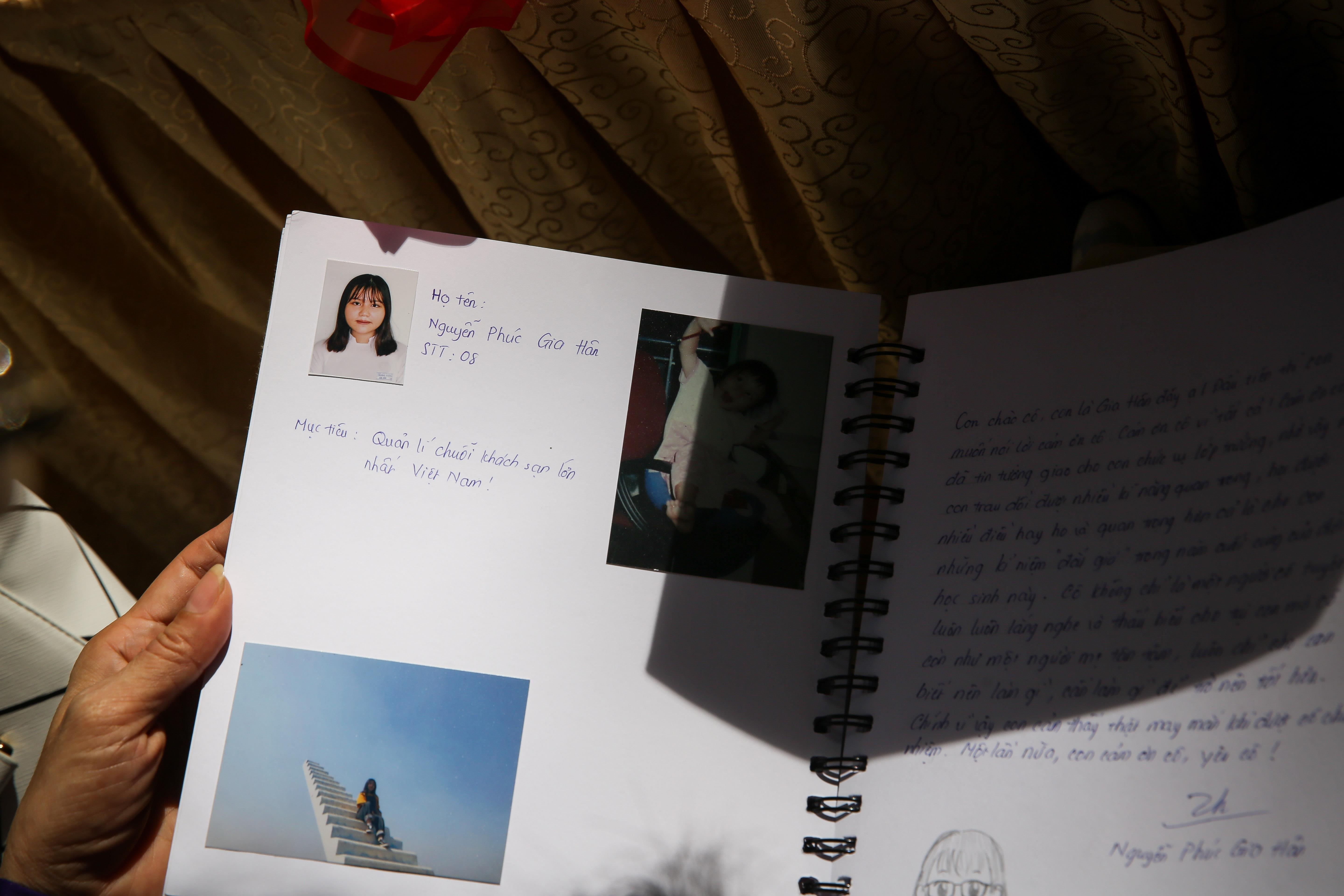 nu sinh trung vuong luu luyen chia tay ta ao trang anh 10