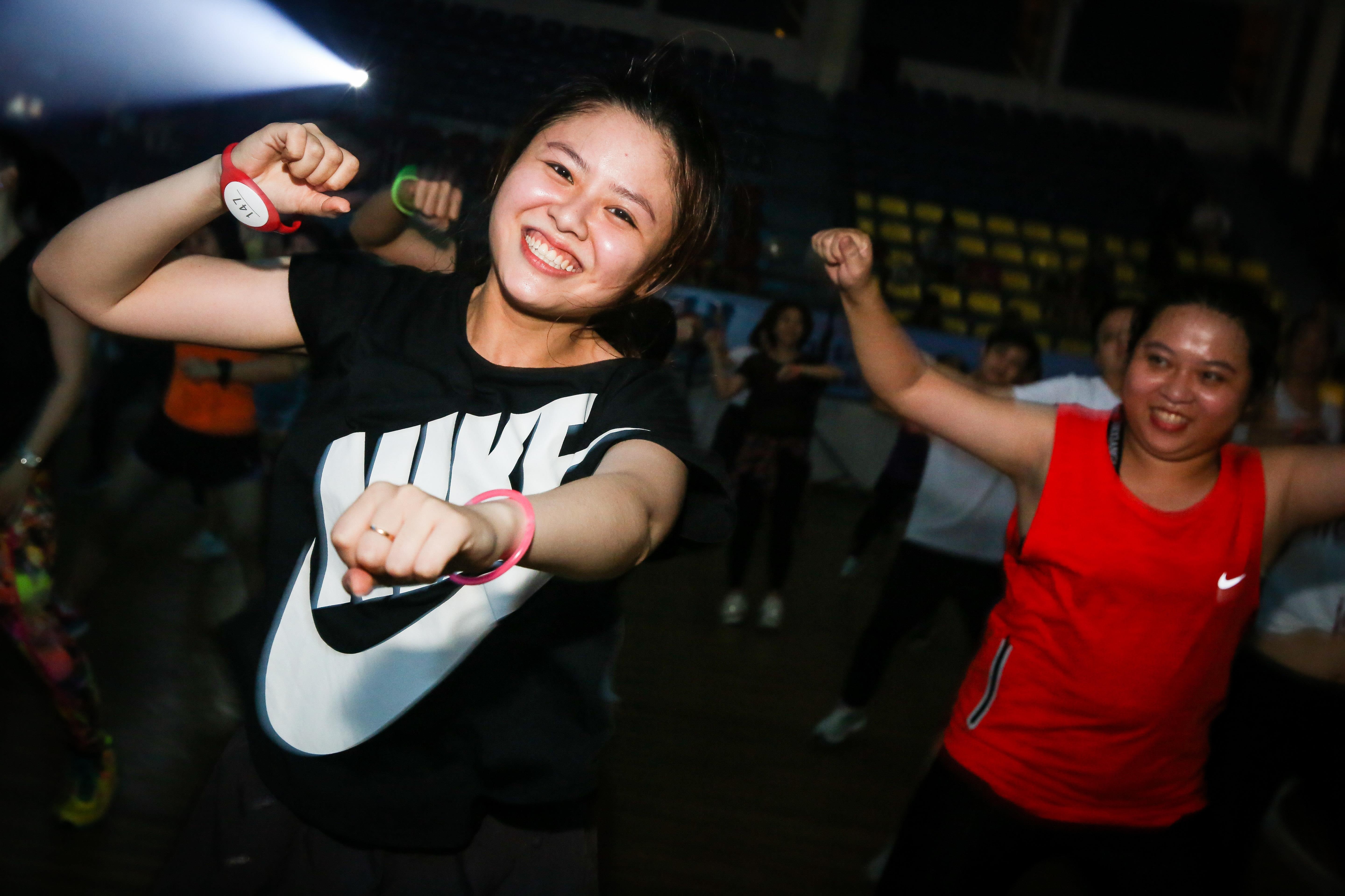 Hon 500 ban tre bung chay trong su kien Zumba dau tien tai Sai Gon hinh anh