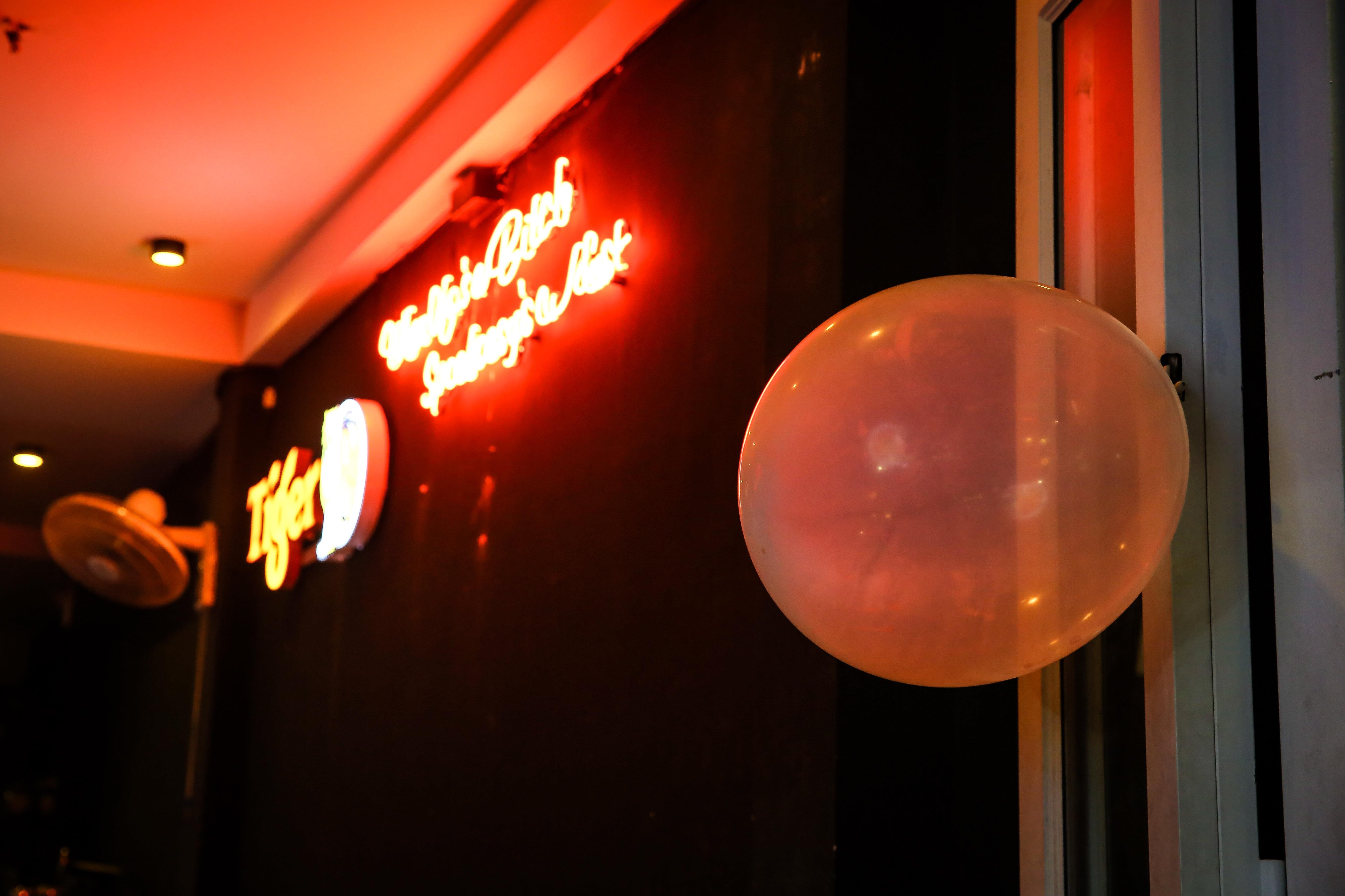 bong cuoi duoc hut cong khai,  nhan nhan o pho Tay Bui Vien anh 7