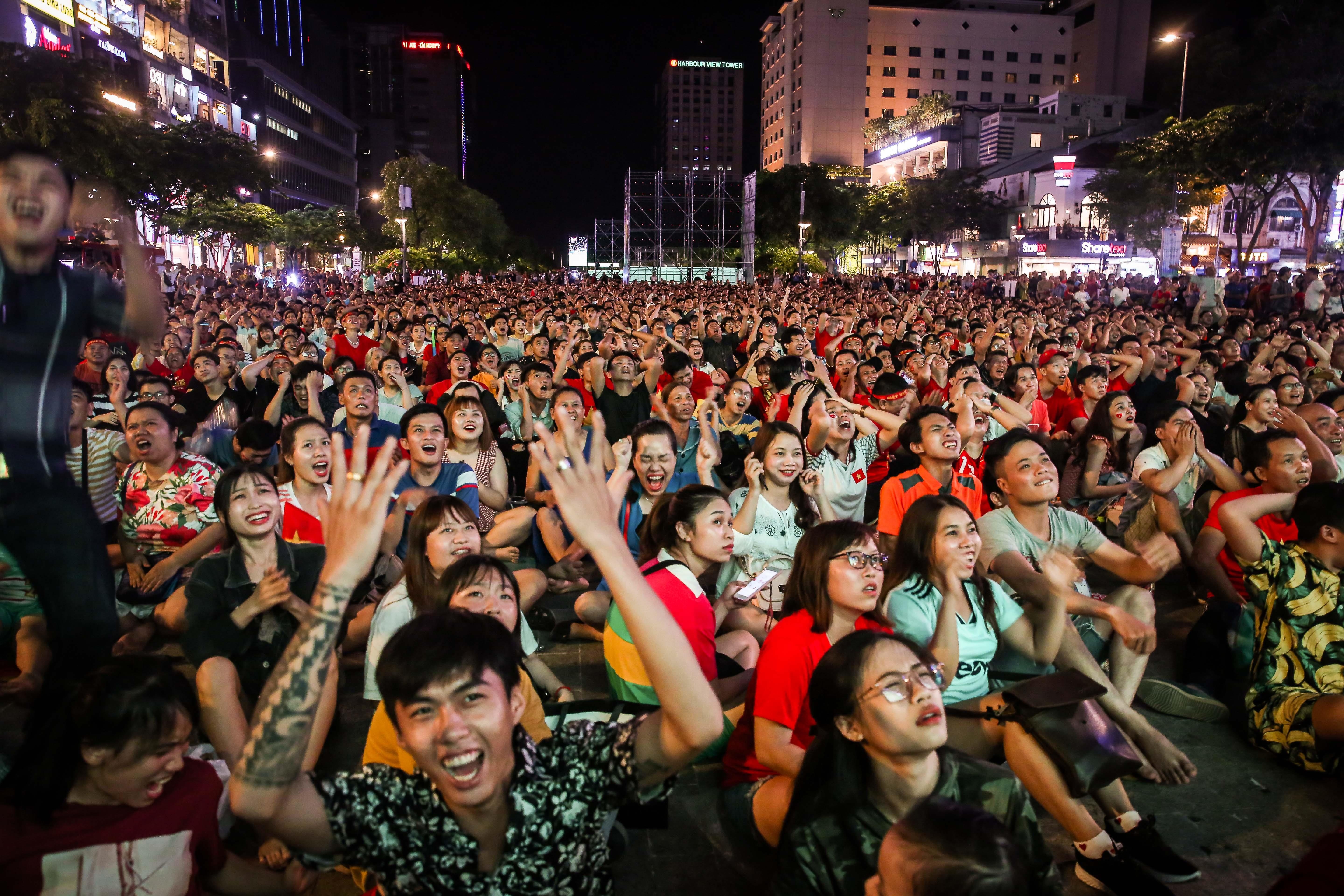 cdv Sai Gon vo oa sung suong ngay Viet Nam ha Thai Lan anh 1