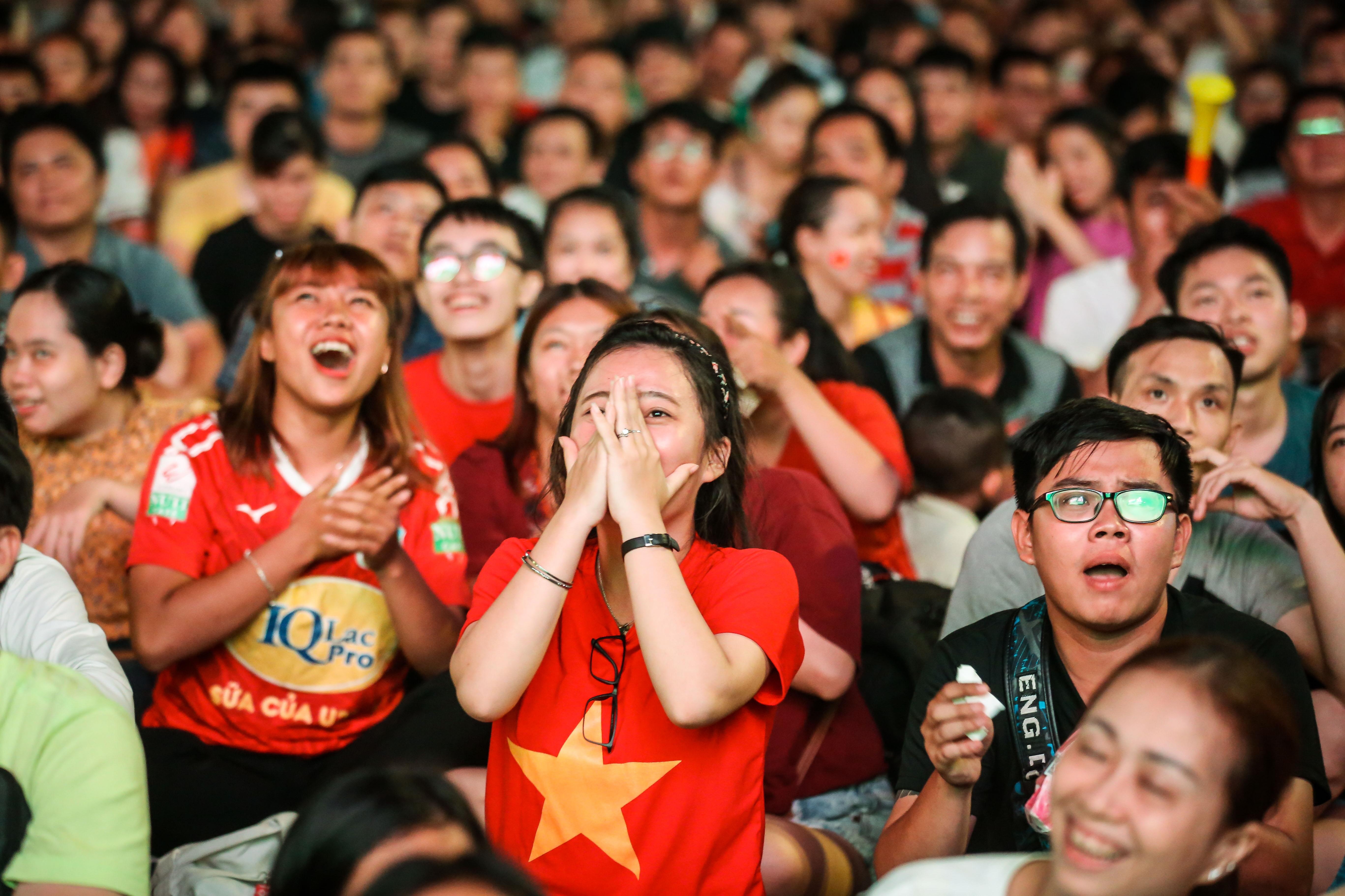 cdv Sai Gon vo oa sung suong ngay Viet Nam ha Thai Lan anh 10