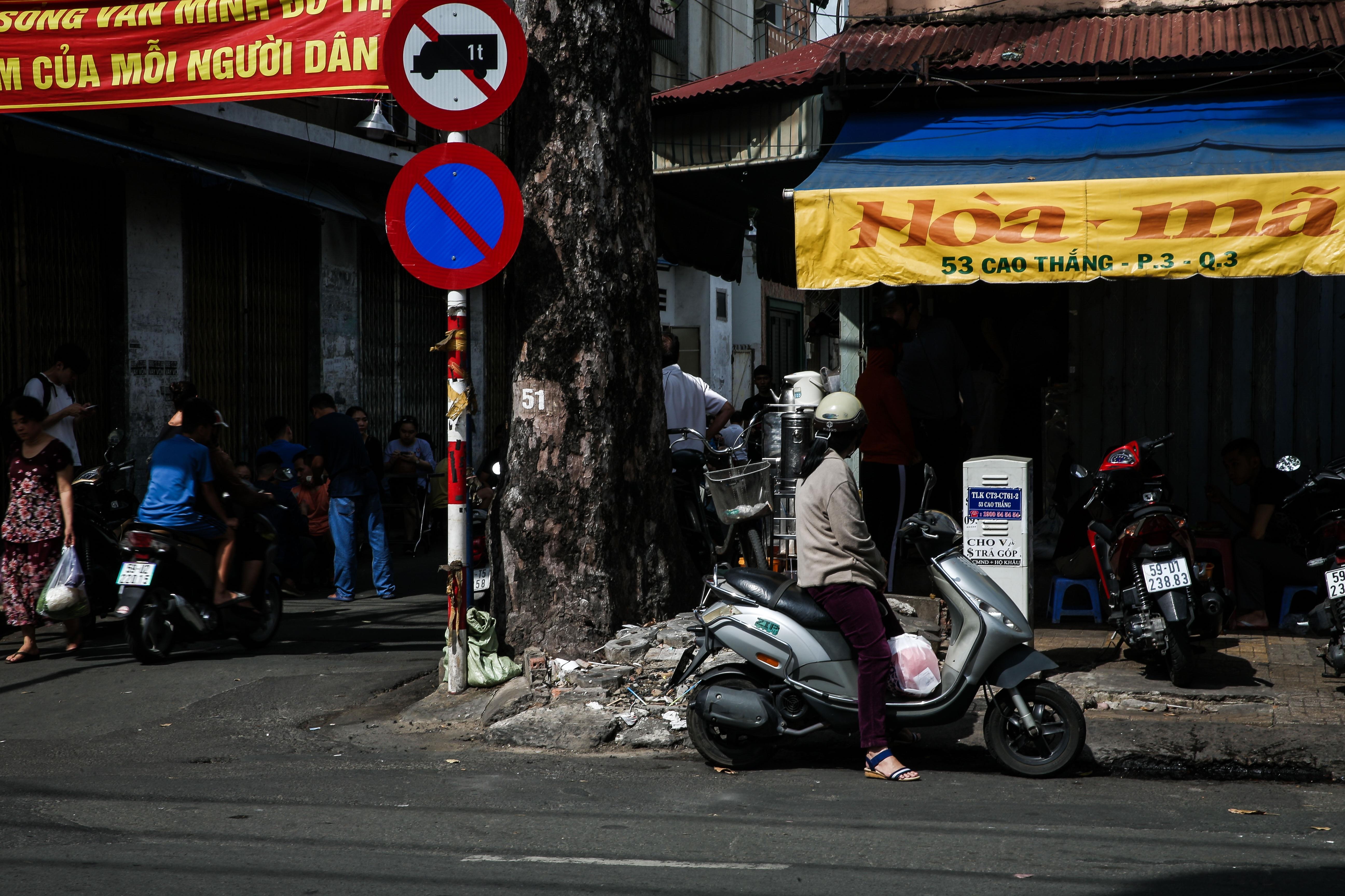 banh mi le duong sai gon doanh thu tram trieu moi ngay anh 5