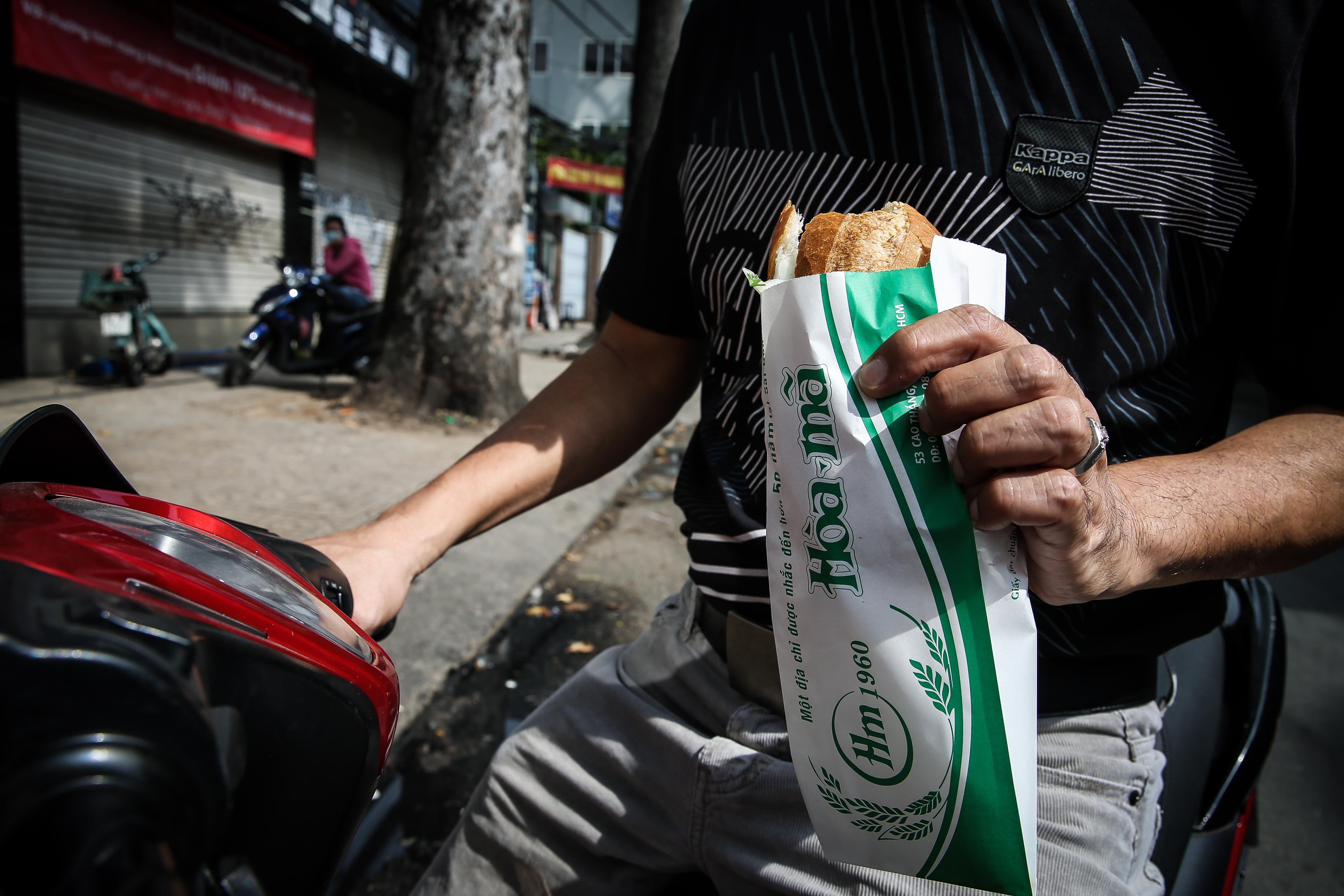 banh mi le duong sai gon doanh thu tram trieu moi ngay anh 10