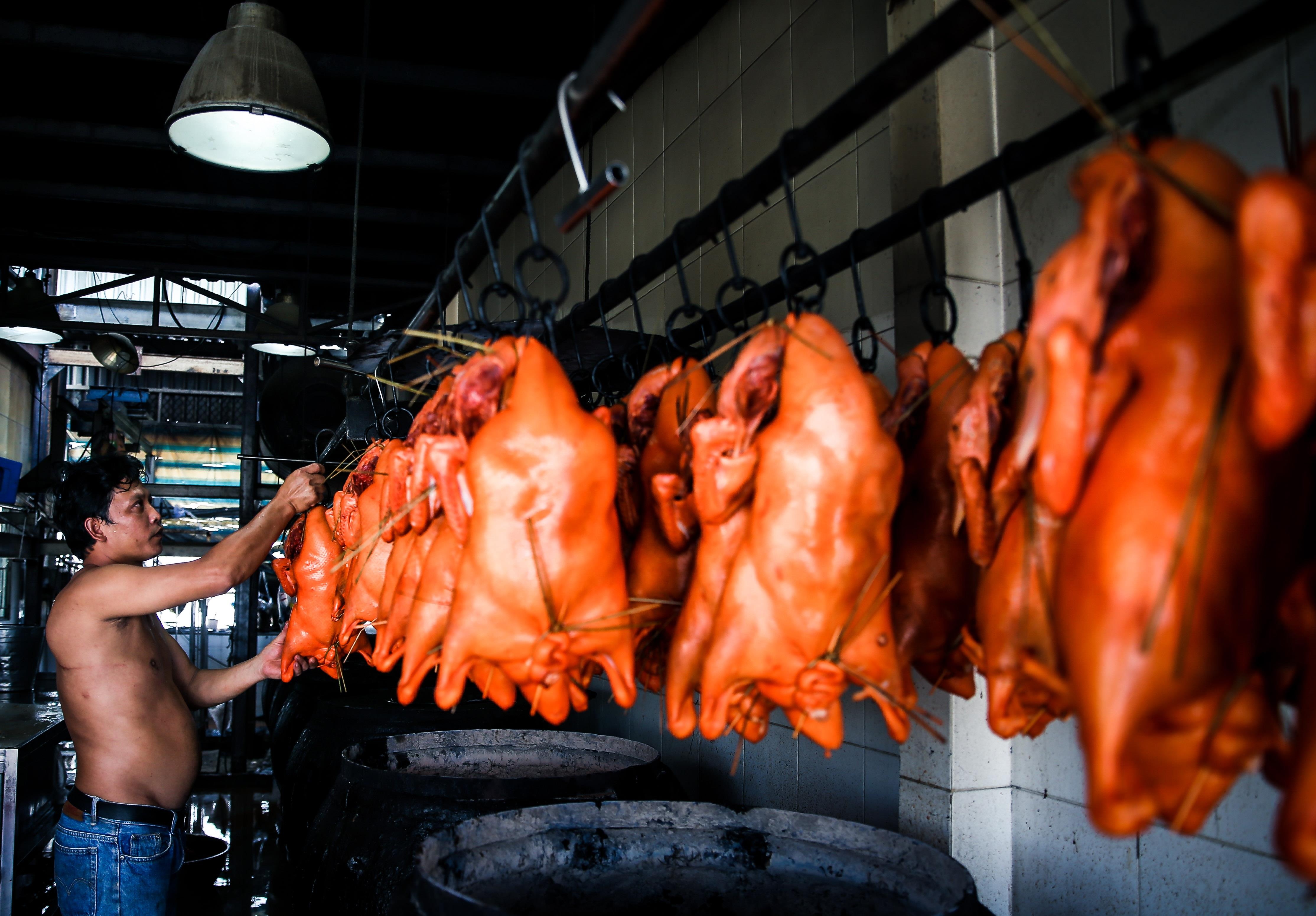 Tiem vit quay Sai Gon ban vai tram con moi ngay hinh anh