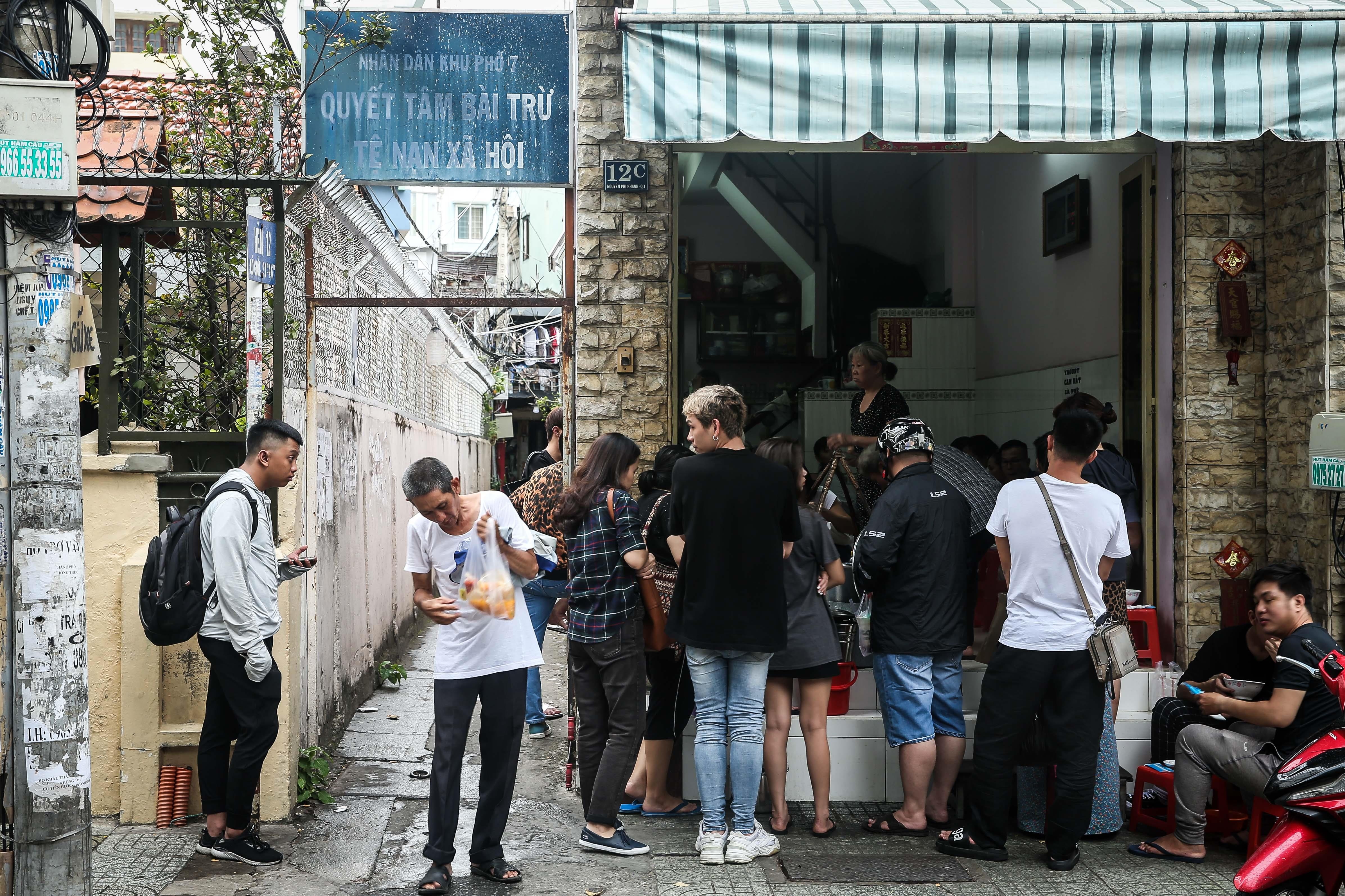 Quan banh canh Nguyen Phi Khanh Sai Gon anh 3