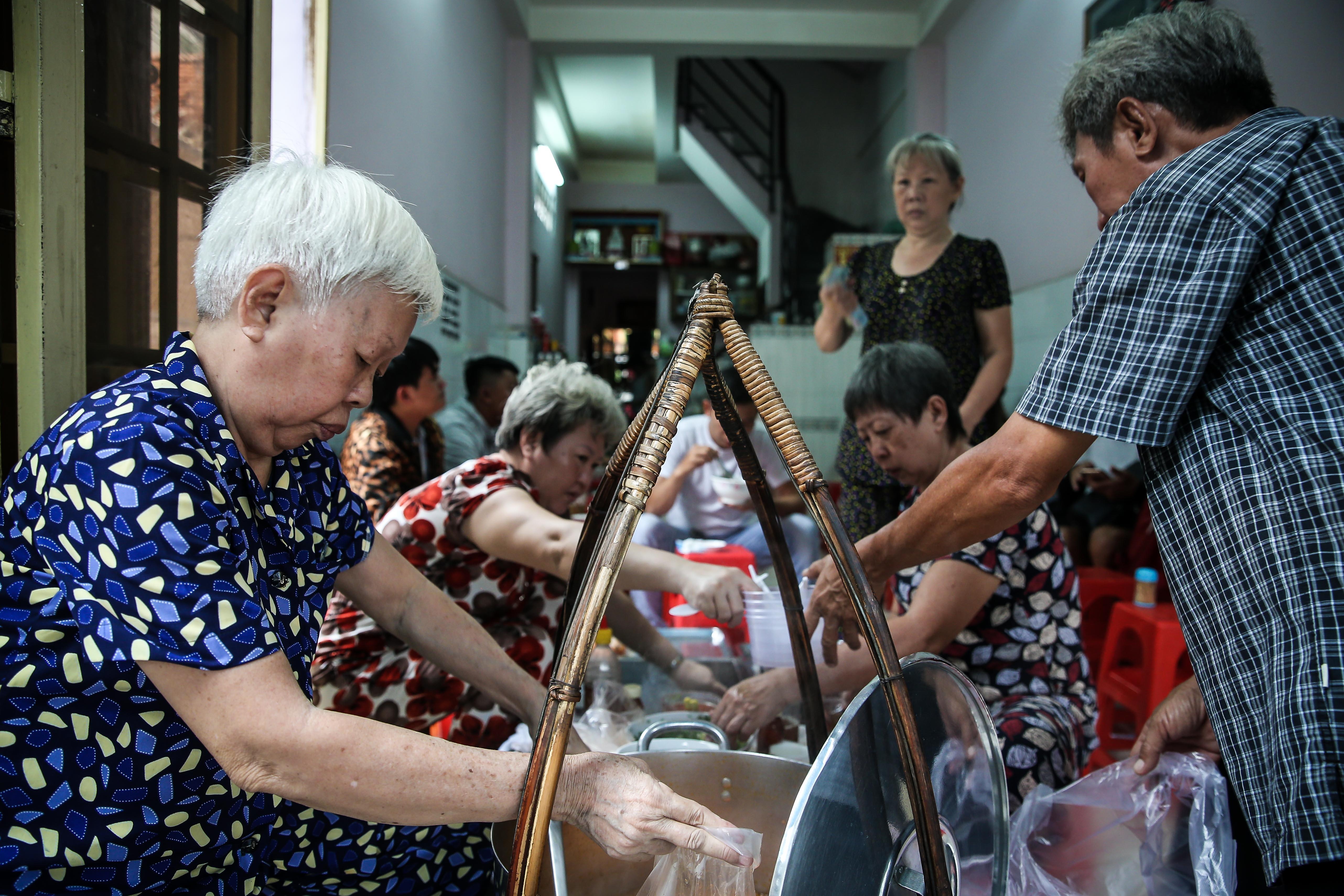 Quan banh canh Nguyen Phi Khanh Sai Gon anh 2