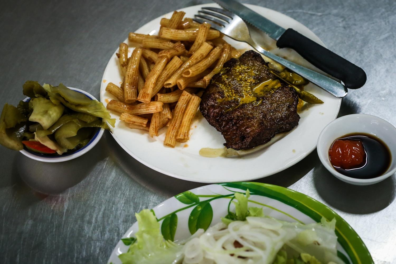 Quan bit tet mo cua vai gio la het o Sai Gon hinh anh