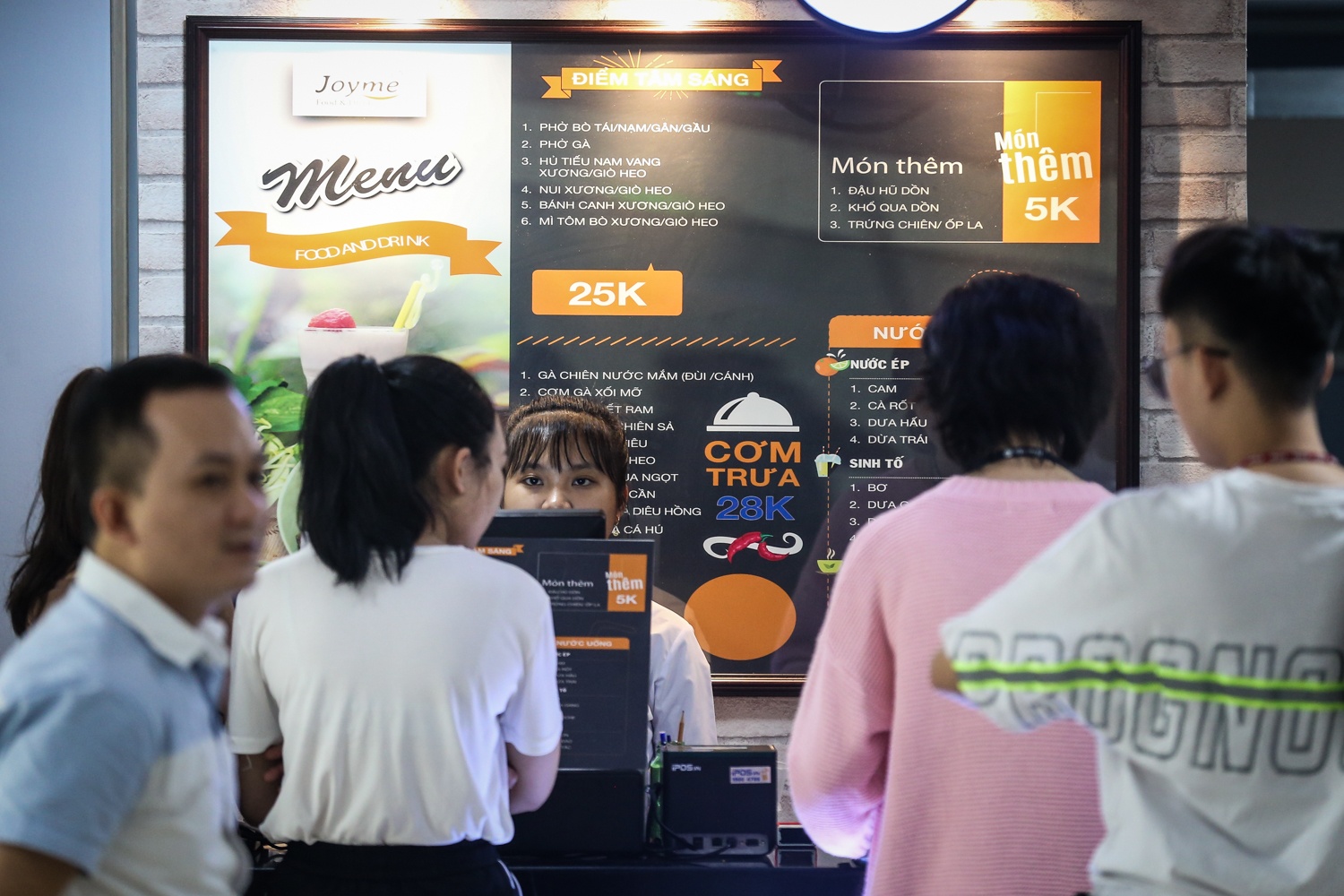 khu am thuc cua dai hoc hong bang anh 5