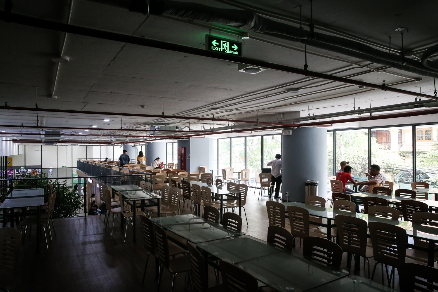 khu am thuc cua dai hoc hong bang anh 3