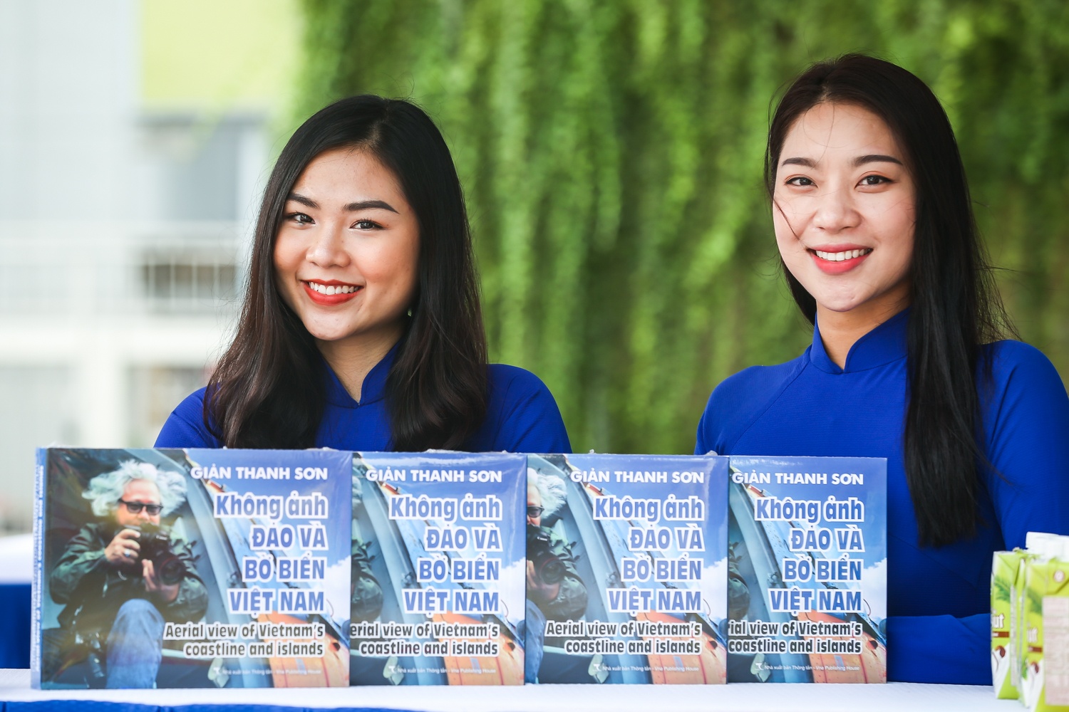 Bien dao Viet Nam dep me hon qua ong kinh cua nha bao Gian Thanh Son hinh anh