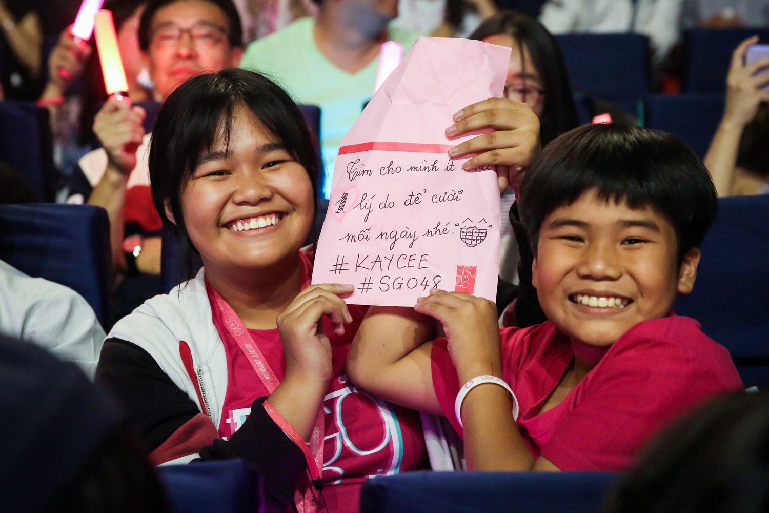 Thanh vien SGO48 roi nuoc mat trong mini show dau tien cua nhom anh 6