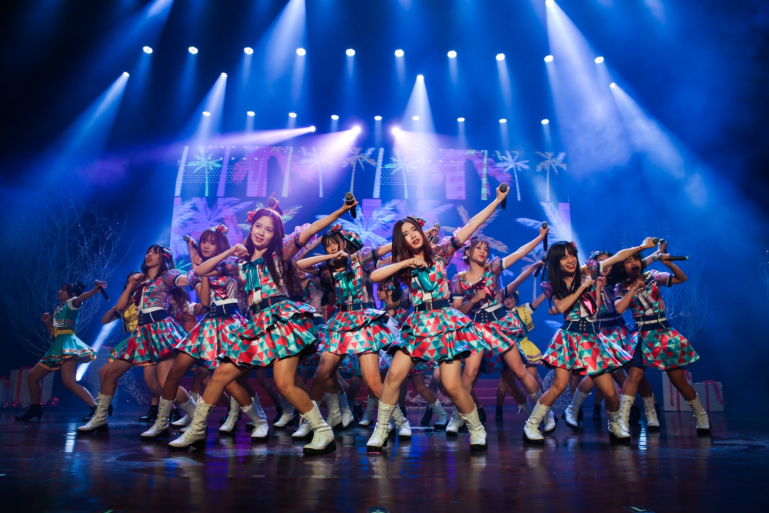 Thanh vien SGO48 roi nuoc mat trong mini show dau tien cua nhom anh 11