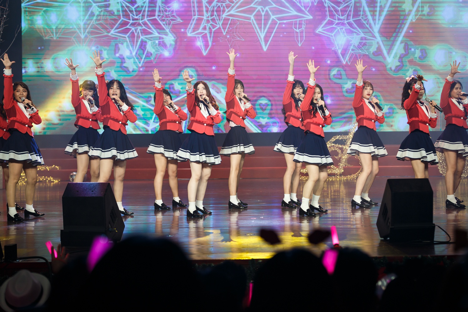 Thanh vien SGO48 roi nuoc mat trong mini show dau tien cua nhom anh 1